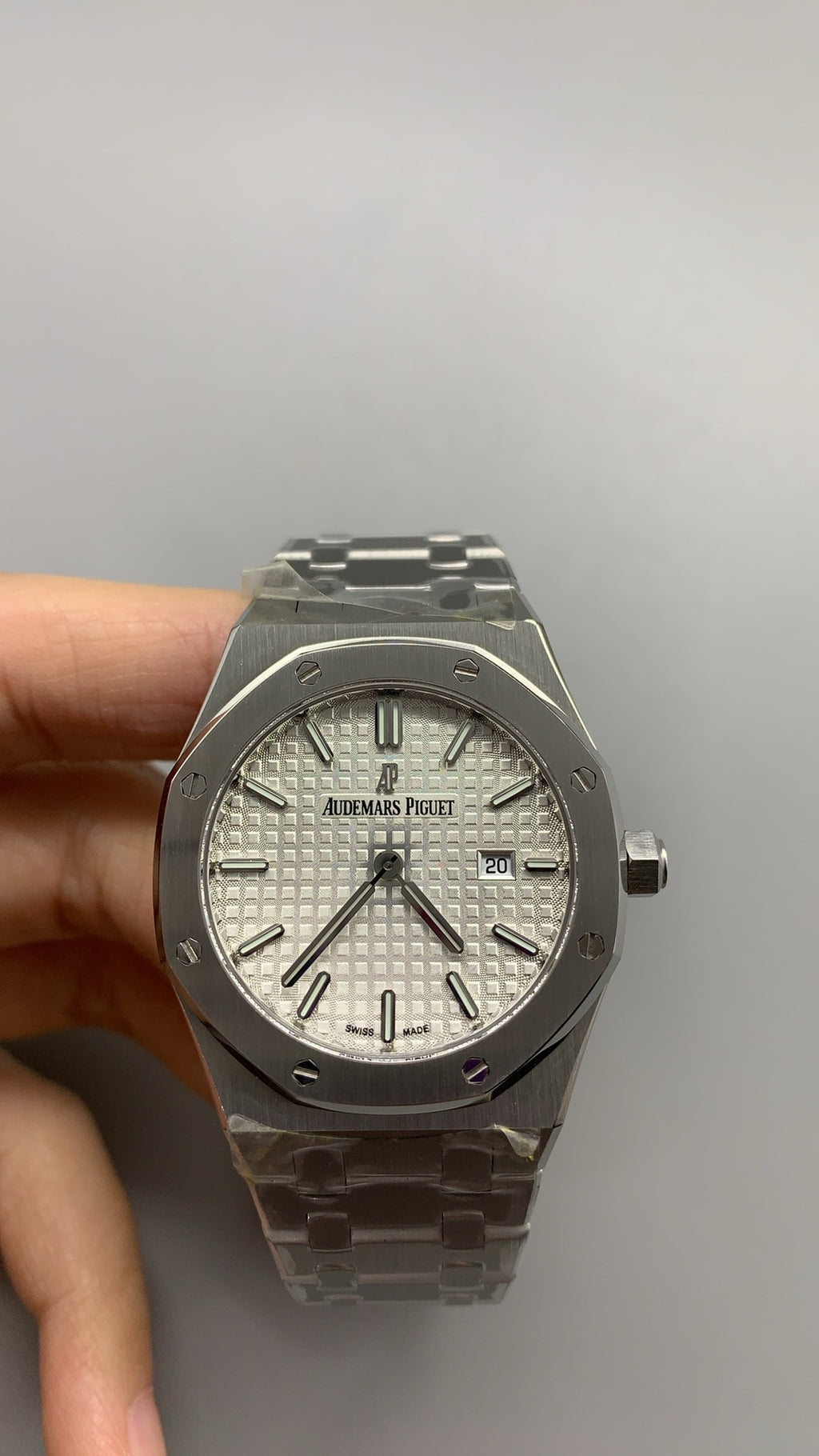 Audemars Piguet Royal Oak 33MM | ตัวเรือนสแตนเลสสตีล | หน้าปัดสีขาว | ระบบควอทซ์ (Quartz)