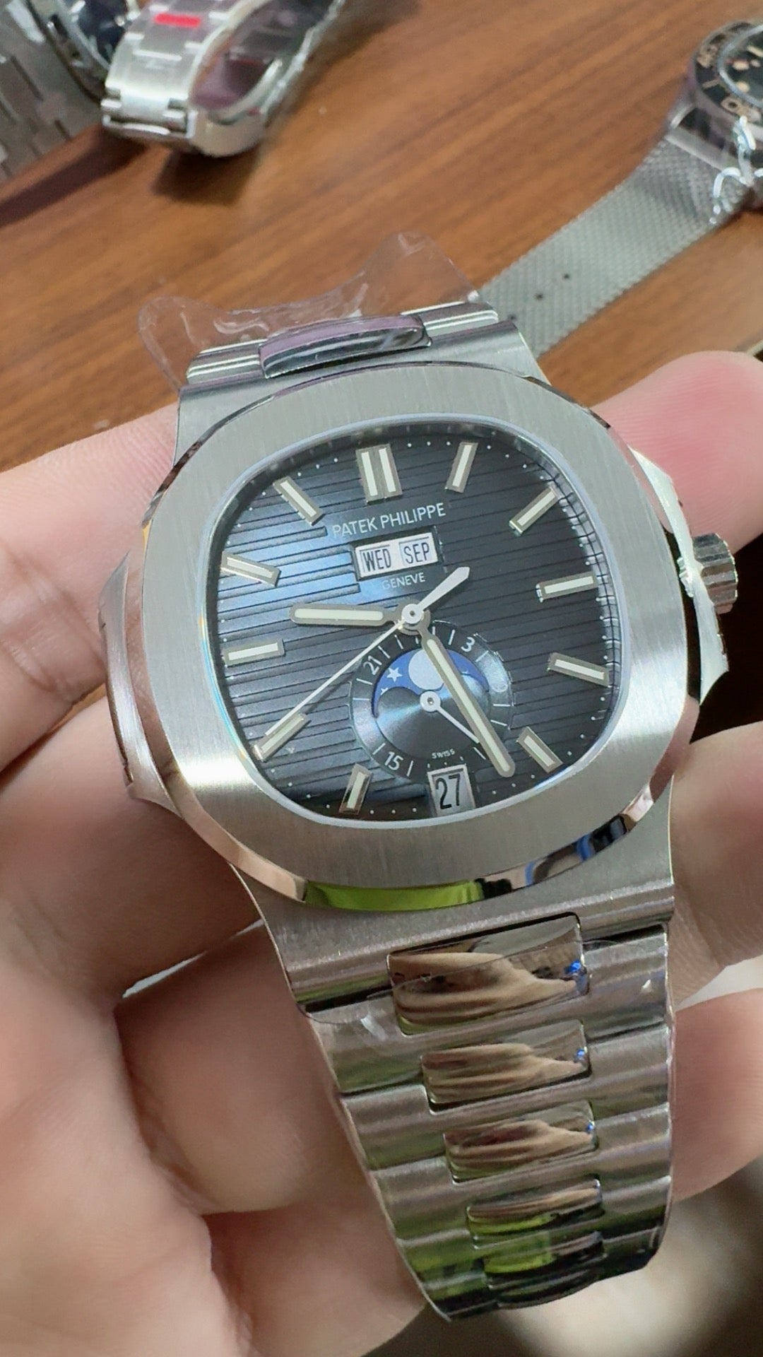 Patek Philippe Nautilus 5726 | 40.5MM | หน้าปัดสีเทาลายริ้ว | ฟังก์ชันปฏิทินประจำปี + Moonphase | กลไกอัตโนมัติ Cal.324