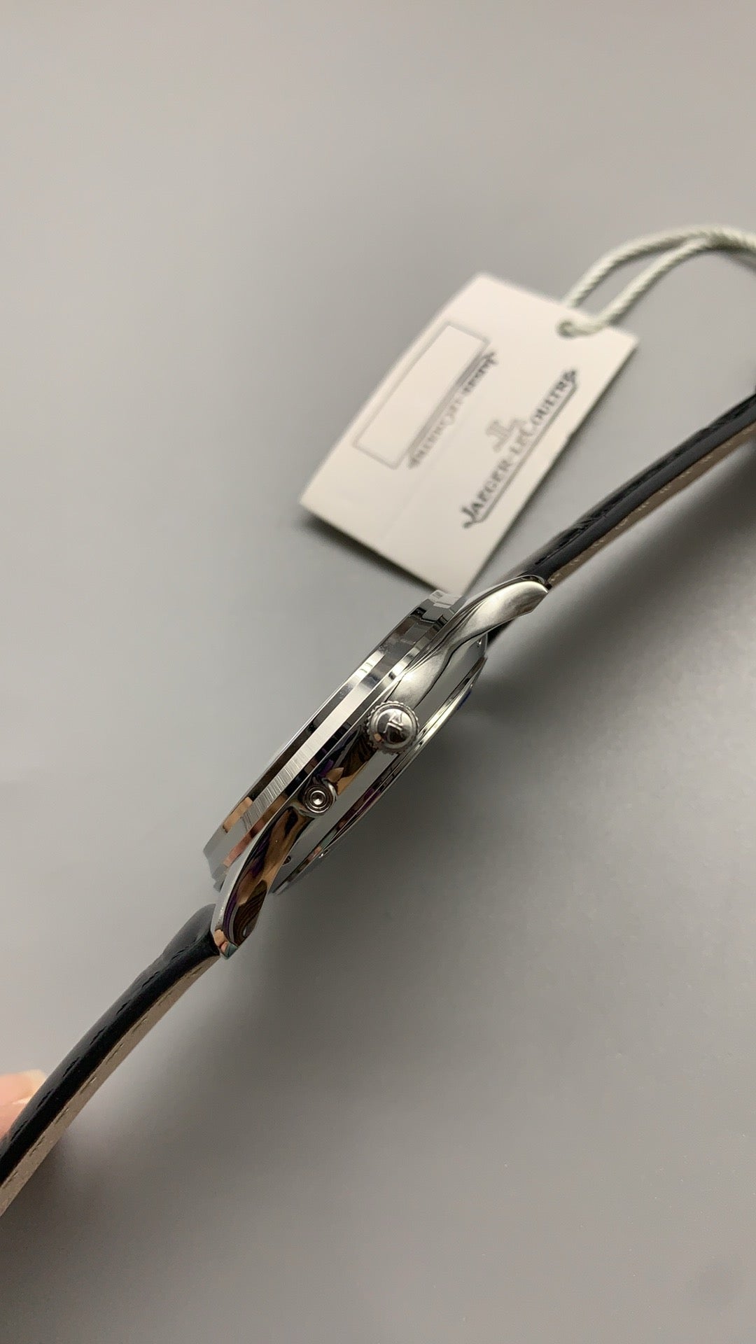 Jaeger-LeCoultre Master Ultra Thin Moon | 39MM | ตัวเรือนสแตนเลสสตีล | ฟังก์ชันข้างขึ้นข้างแรม + วันที่ | หน้าปัดสีน้ำเงิน | สายหนังจระเข้สีดำ | กลไกอัตโนมัติ Cal.925/1