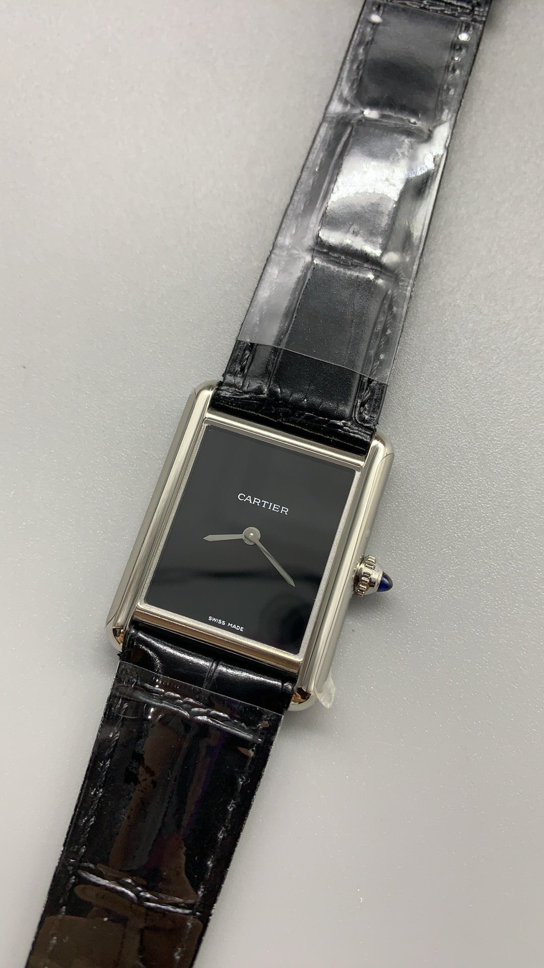 Cartier Tank Must | ขนาดกลาง 33×25 มม. | สายหนัง | ควอตซ์