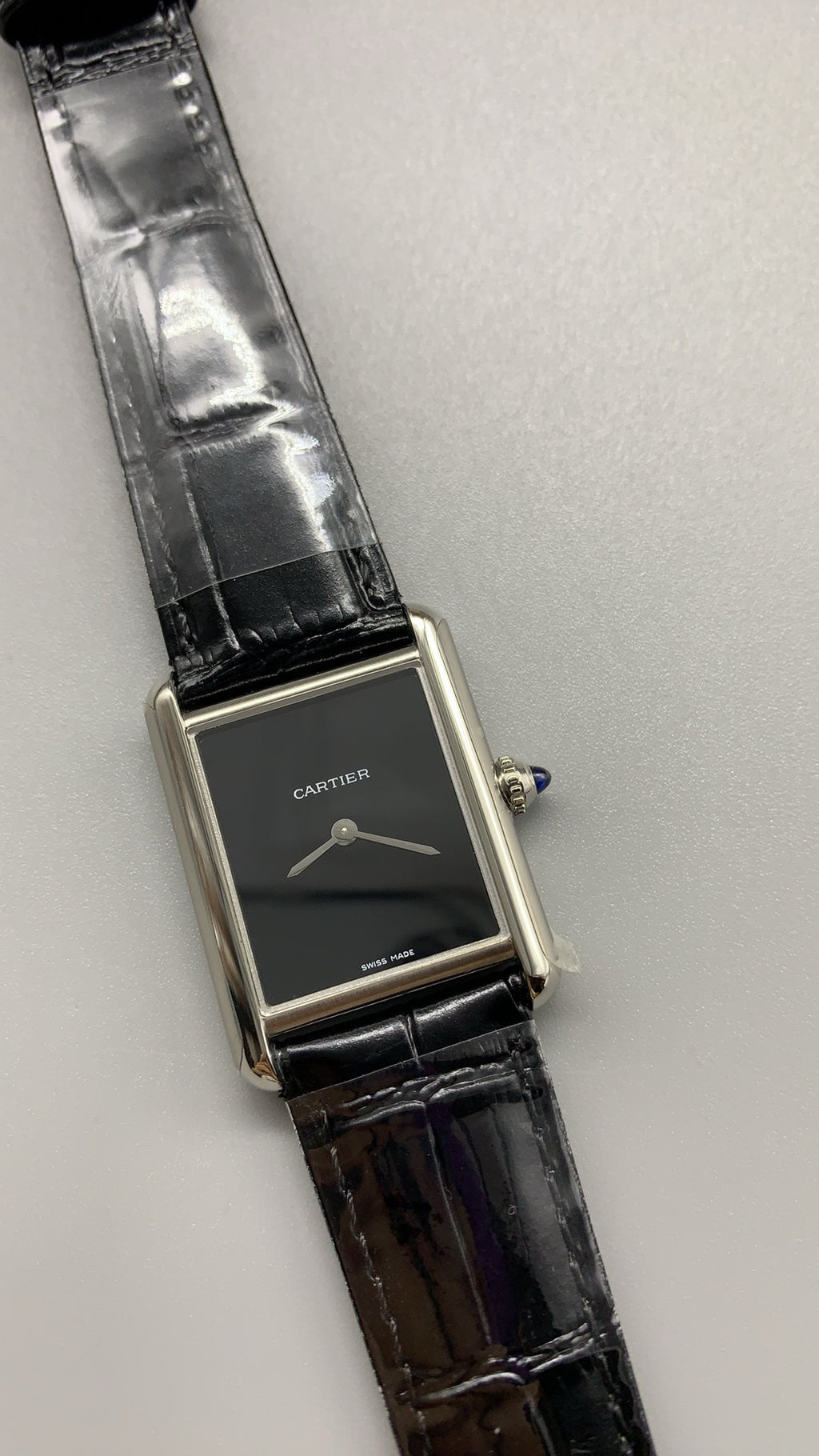 Cartier Tank Must | ขนาดกลาง 33×25 มม. | สายหนัง | ควอตซ์