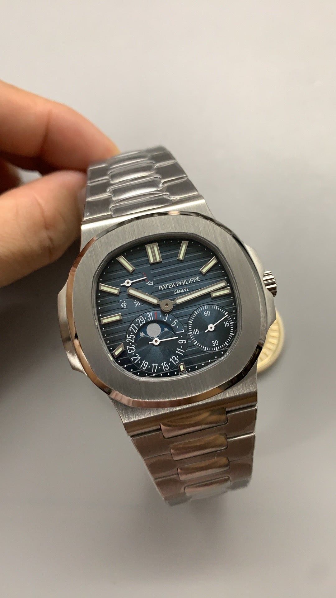 Patek Philippe Nautilus 5712 | 40MM | รุ่นใหม่! พร้อมบานพับสายแบบใหม่ | หน้าปัดสีน้ำเงินเทา | กลไกอัตโนมัติ Cal.240