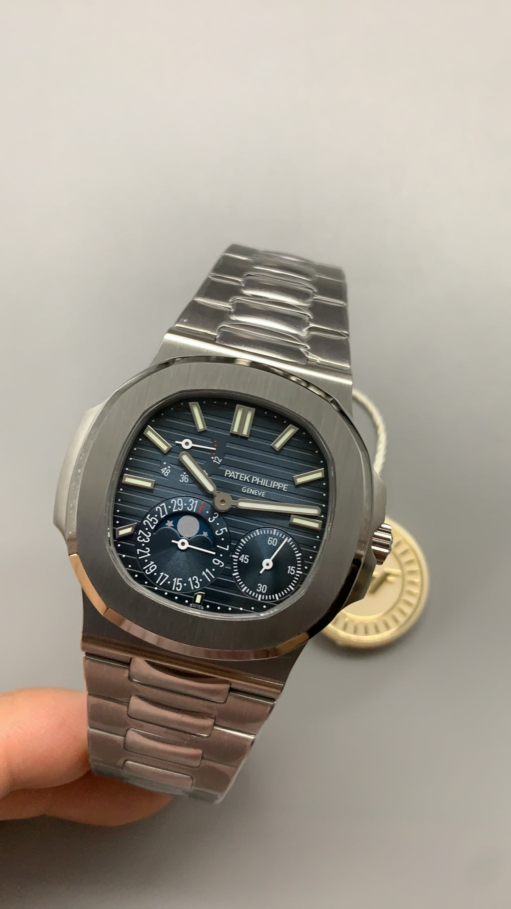Patek Philippe Nautilus 5712 | 40MM | รุ่นใหม่! พร้อมบานพับสายแบบใหม่ | หน้าปัดสีน้ำเงินเทา | กลไกอัตโนมัติ Cal.240