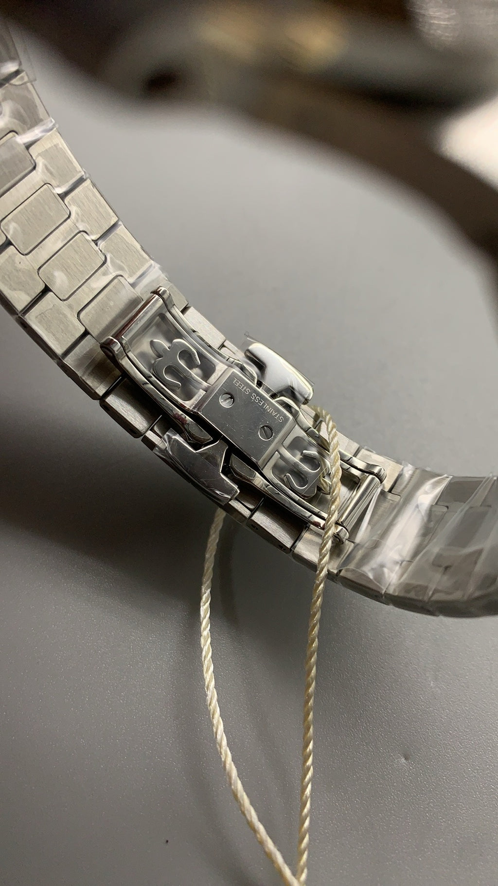 Patek Philippe Nautilus 5712 | 40MM | รุ่นใหม่! พร้อมบานพับสายแบบใหม่ | หน้าปัดสีน้ำเงินเทา | กลไกอัตโนมัติ Cal.240