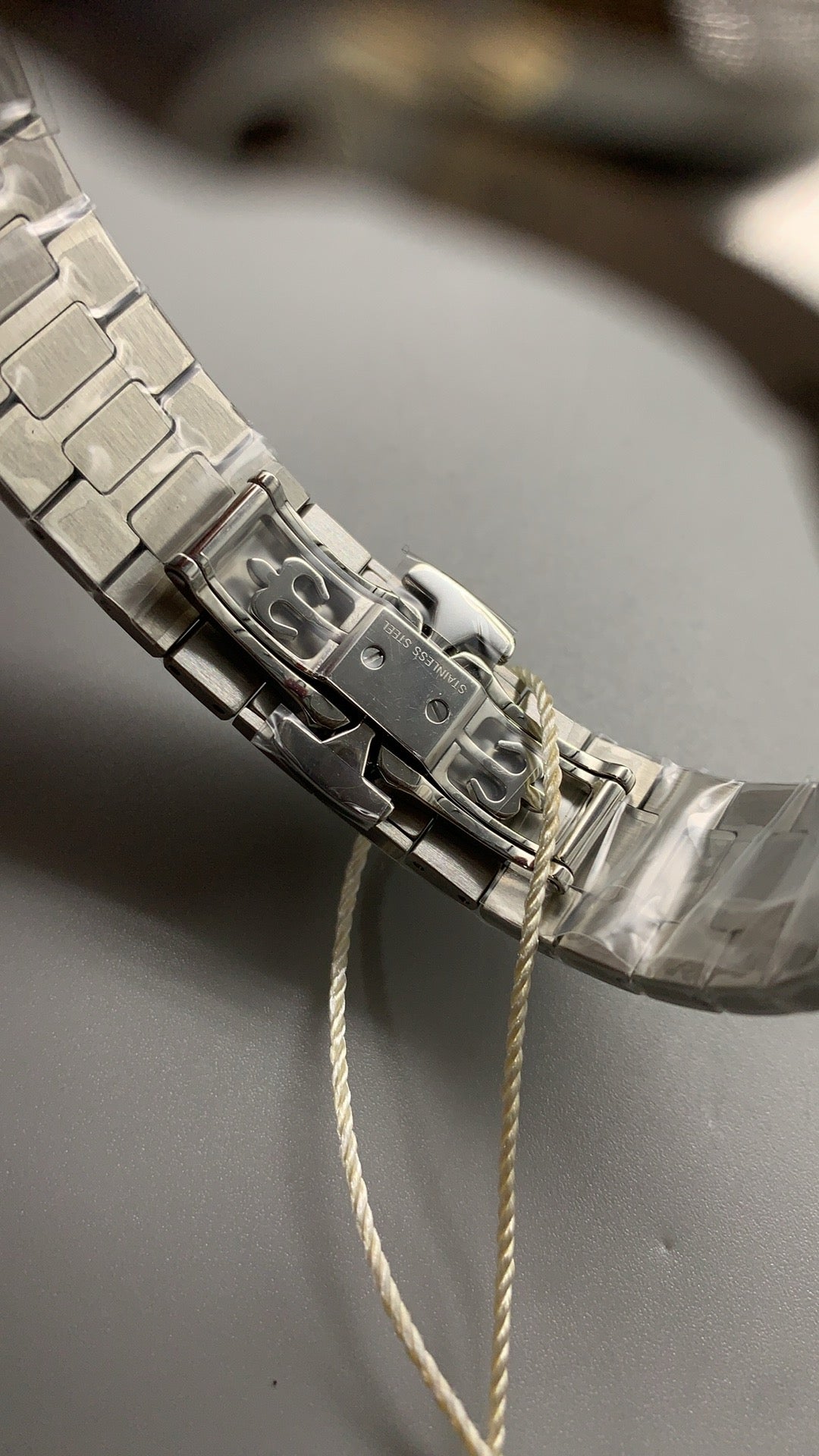 Patek Philippe Nautilus 5712 | 40MM | รุ่นใหม่! พร้อมบานพับสายแบบใหม่ | หน้าปัดสีน้ำเงินเทา | กลไกอัตโนมัติ Cal.240