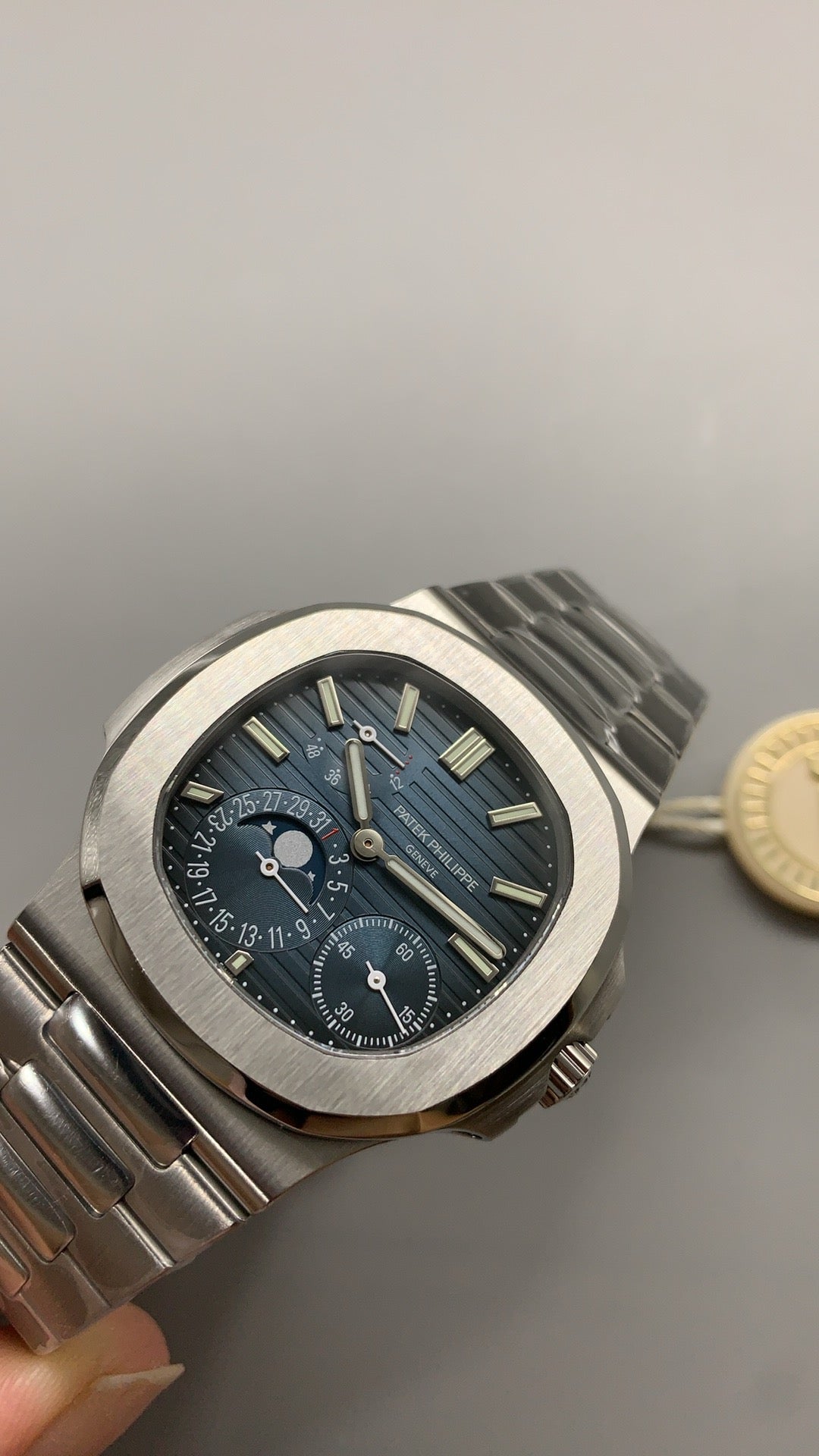 Patek Philippe Nautilus 5712 | 40MM | รุ่นใหม่! พร้อมบานพับสายแบบใหม่ | หน้าปัดสีน้ำเงินเทา | กลไกอัตโนมัติ Cal.240