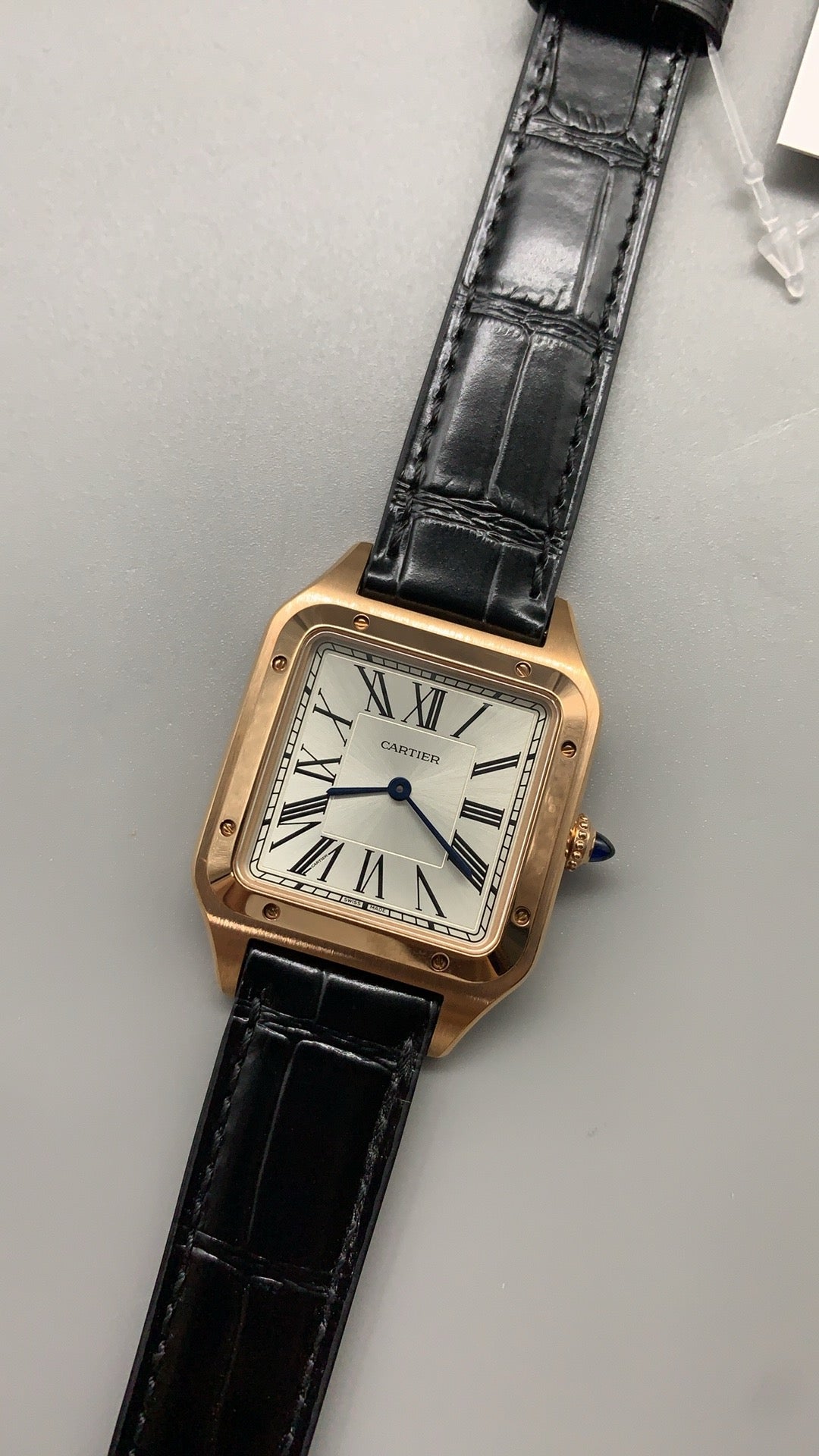 Cartier Tank Louis Dumont | ขนาดกลาง 43×31 มม. | ตัวเรือนโทนโรสโกลด์ | สายหนัง | กลไกอัตโนมัติ