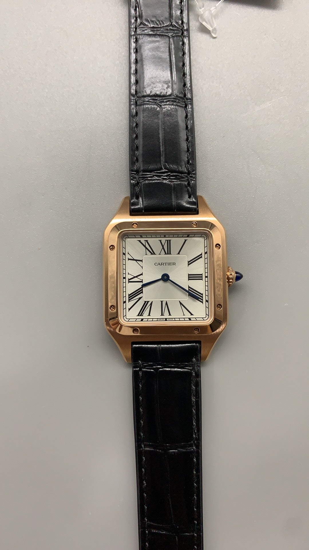 Cartier Tank Louis Dumont | ขนาดกลาง 43×31 มม. | ตัวเรือนโทนโรสโกลด์ | สายหนัง | กลไกอัตโนมัติ