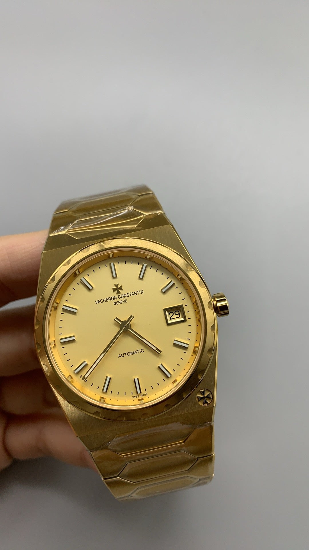 Vacheron Constantin Historiques 222 | 37MM | ตัวเรือนสแตนเลสสตีลเคลือบสีทองแบบ PVD | หน้าปัดสีทองแชมเปญ | กลไกอัตโนมัติ Cal.2455/2