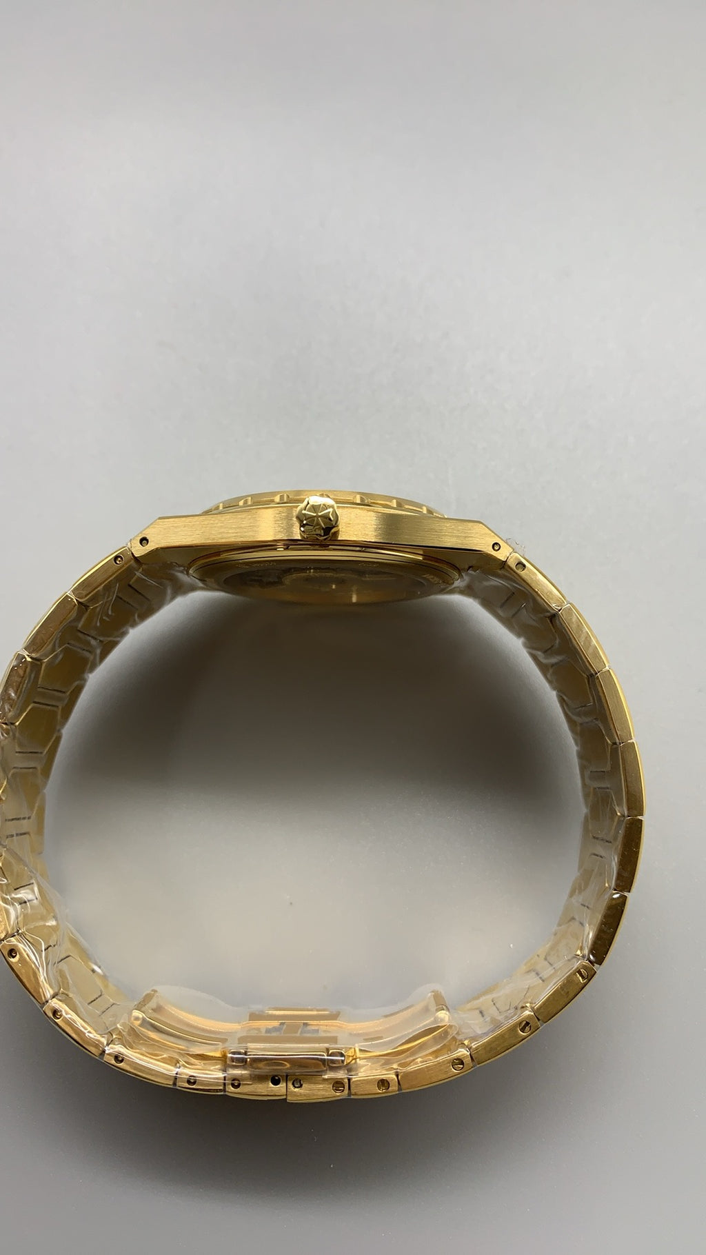 Vacheron Constantin Historiques 222 | 37MM | ตัวเรือนสแตนเลสสตีลเคลือบสีทองแบบ PVD | หน้าปัดสีทองแชมเปญ | กลไกอัตโนมัติ Cal.2455/2