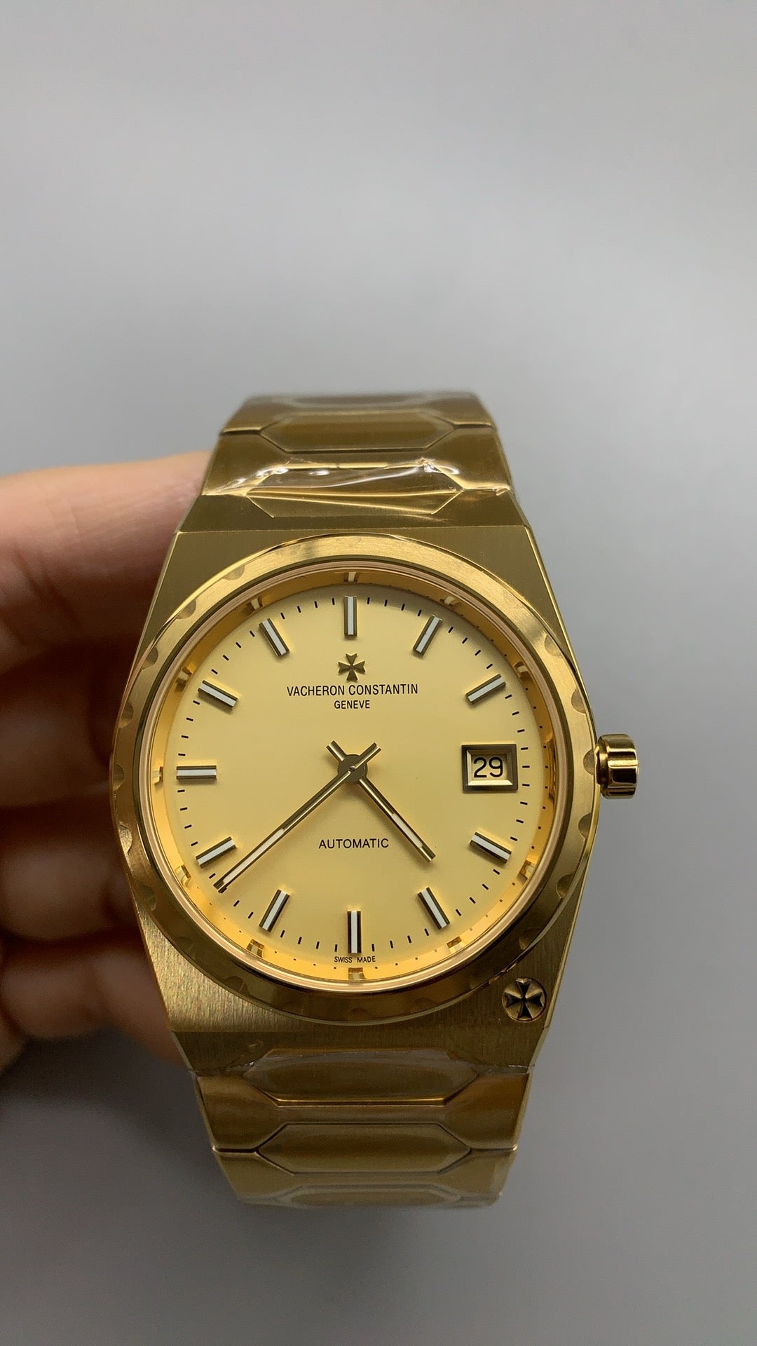 Vacheron Constantin Historiques 222 | 37MM | ตัวเรือนสแตนเลสสตีลเคลือบสีทองแบบ PVD | หน้าปัดสีทองแชมเปญ | กลไกอัตโนมัติ Cal.2455/2