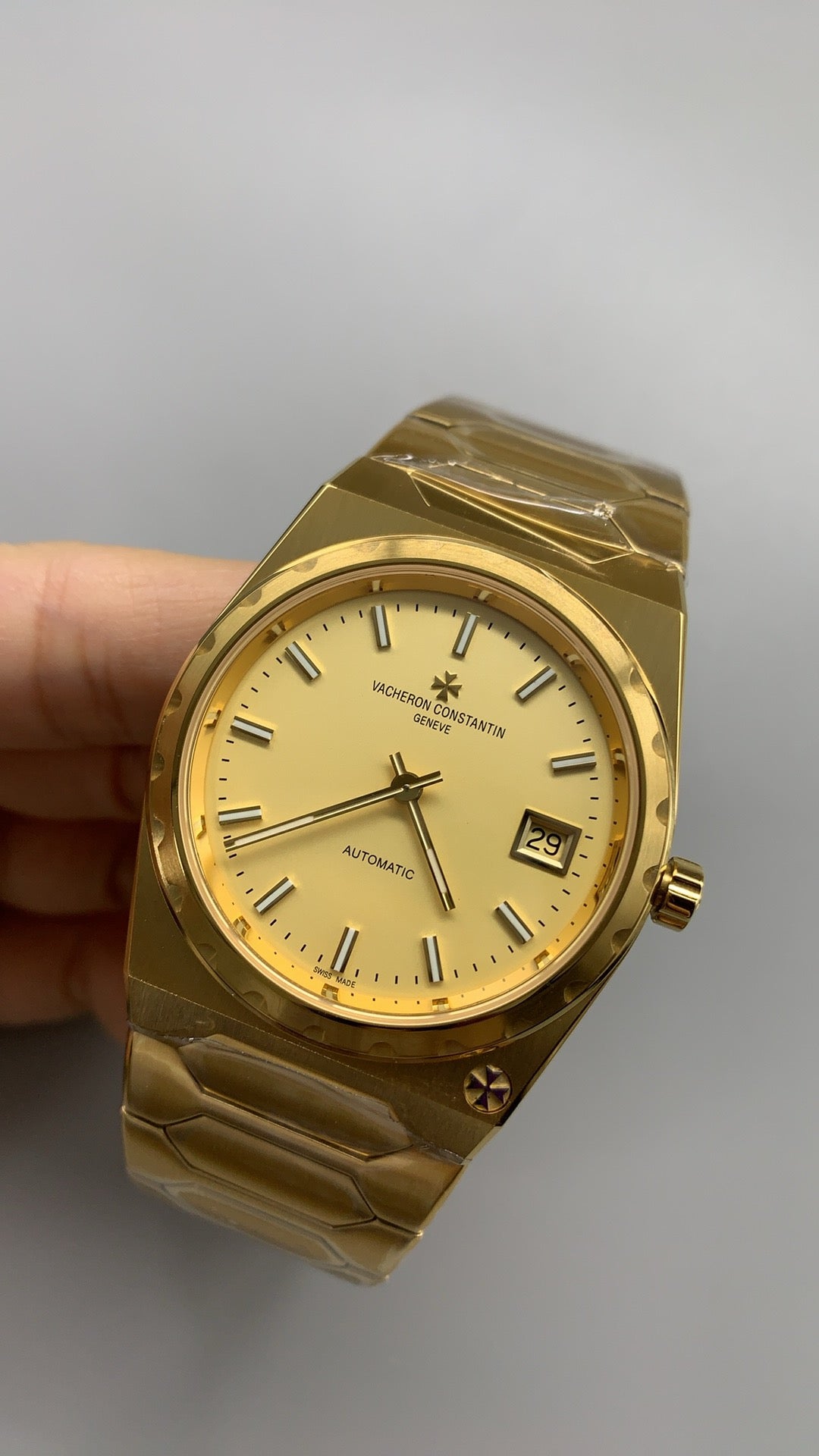 Vacheron Constantin Historiques 222 | 37MM | ตัวเรือนสแตนเลสสตีลเคลือบสีทองแบบ PVD | หน้าปัดสีทองแชมเปญ | กลไกอัตโนมัติ Cal.2455/2