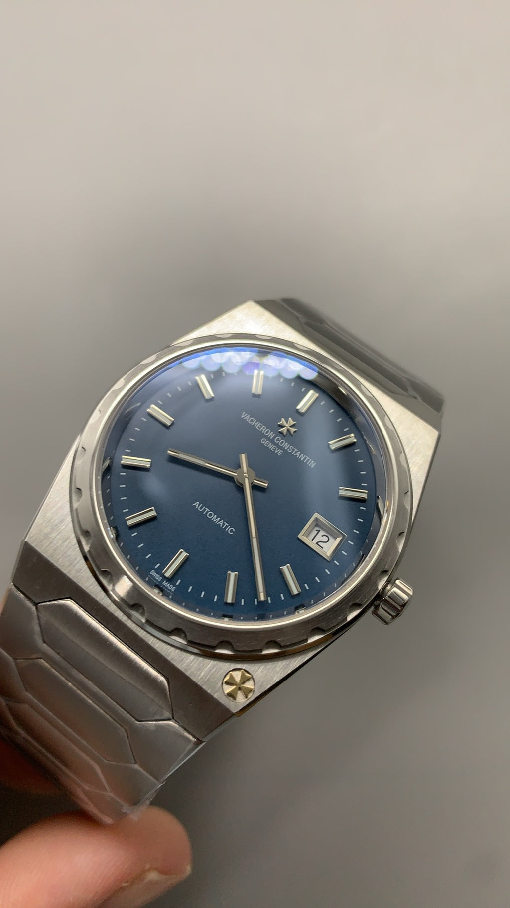 Vacheron Constantin Historiques 222 | 37MM | ตัวเรือนสแตนเลสสตีล/เคลือบสีโรสโกลด์ PVD | หน้าปัดสีทองแชมเปญ | กลไกอัตโนมัติ Cal.2455/2