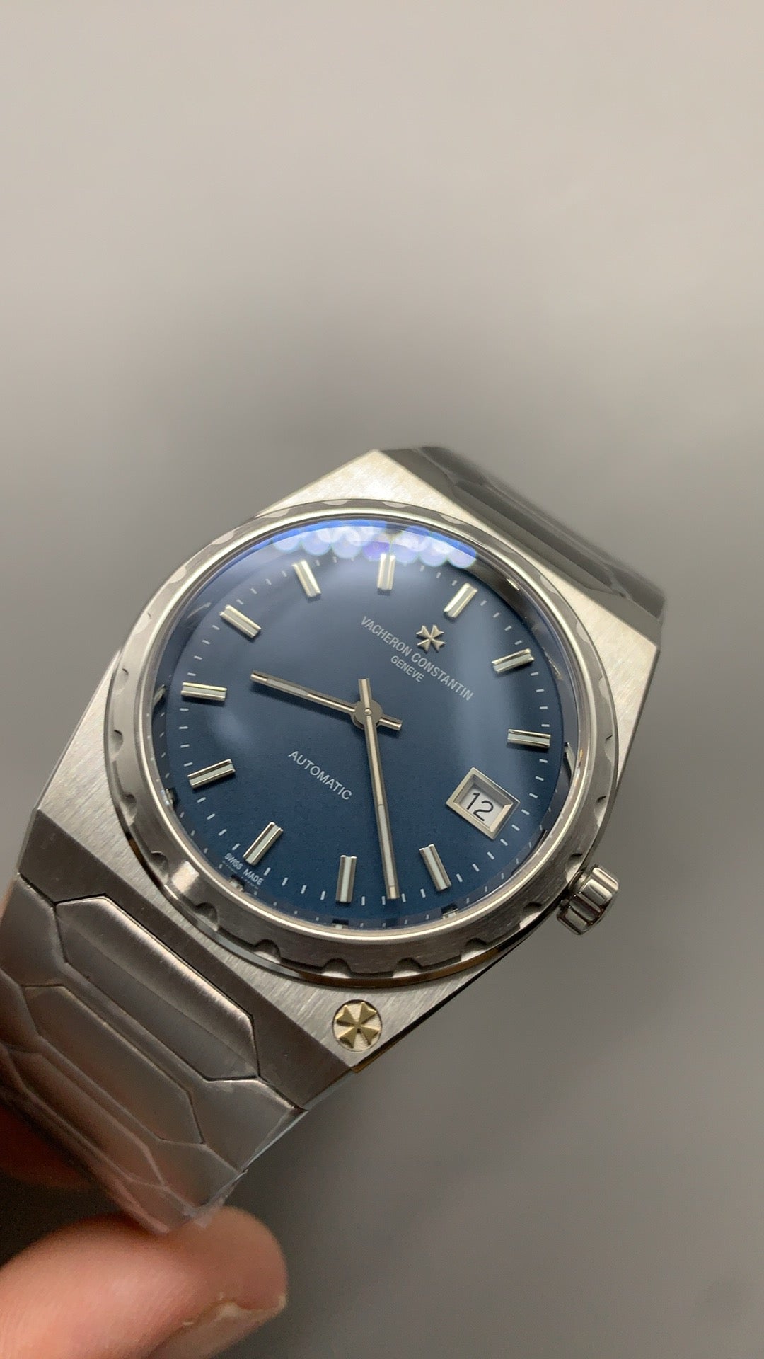 Vacheron Constantin Historiques 222 | 37MM | ตัวเรือนสแตนเลสสตีล/เคลือบสีโรสโกลด์ PVD | หน้าปัดสีทองแชมเปญ | กลไกอัตโนมัติ Cal.2455/2