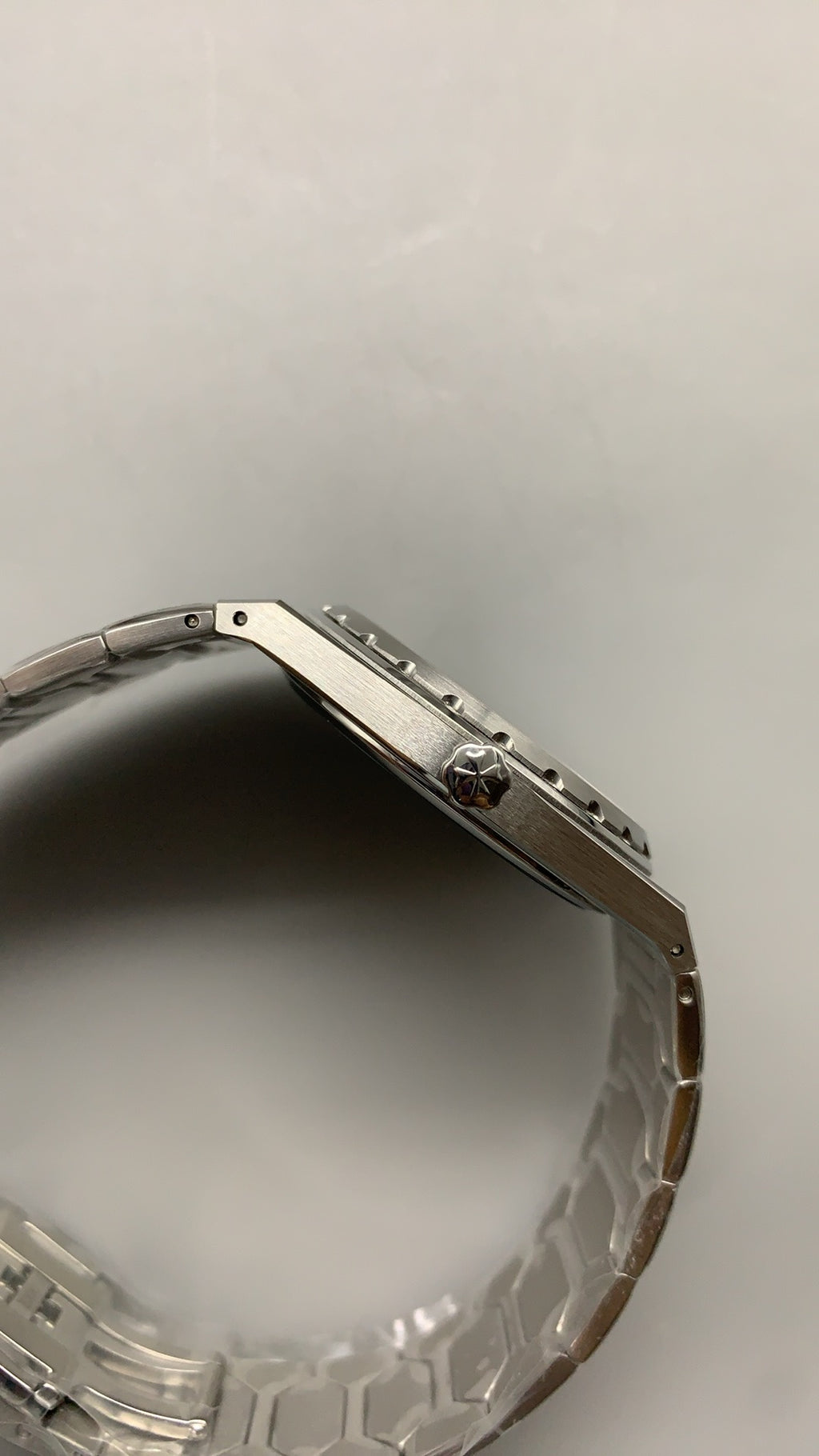 Vacheron Constantin Historiques 222 | 37MM | ตัวเรือนสแตนเลสสตีล/เคลือบสีโรสโกลด์ PVD | หน้าปัดสีทองแชมเปญ | กลไกอัตโนมัติ Cal.2455/2