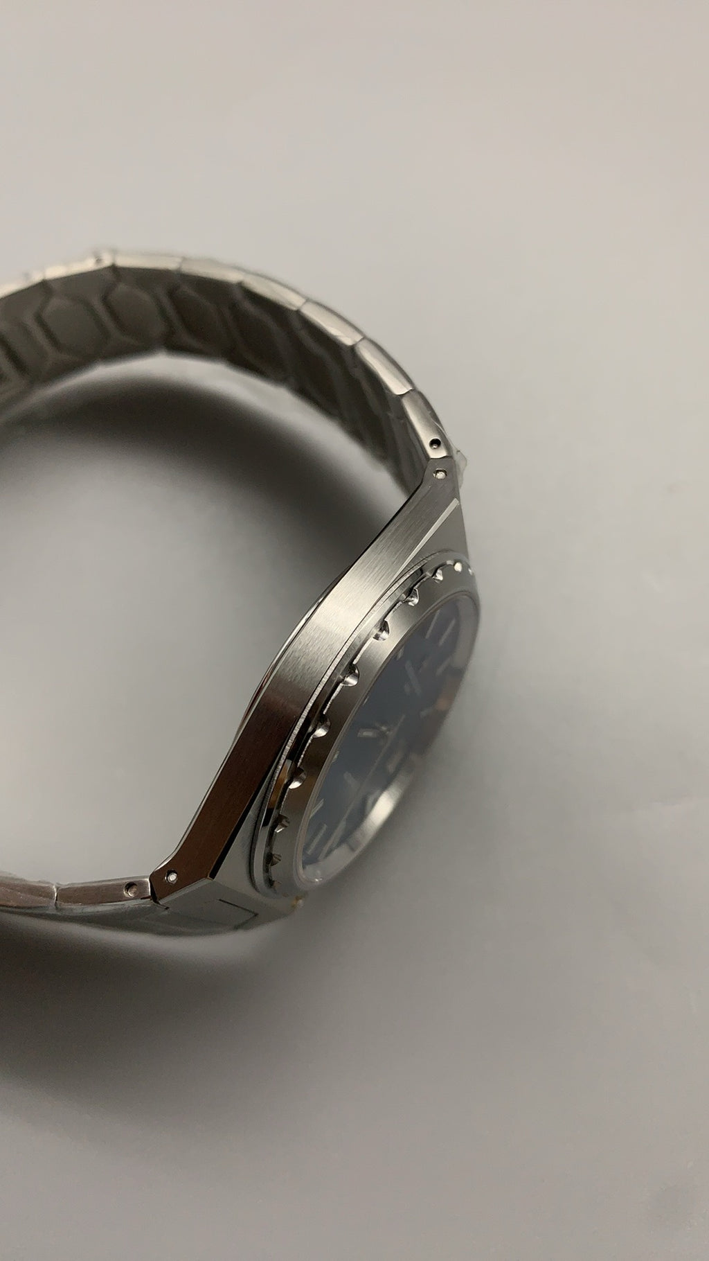 Vacheron Constantin Historiques 222 | 37MM | ตัวเรือนสแตนเลสสตีล/เคลือบสีโรสโกลด์ PVD | หน้าปัดสีทองแชมเปญ | กลไกอัตโนมัติ Cal.2455/2