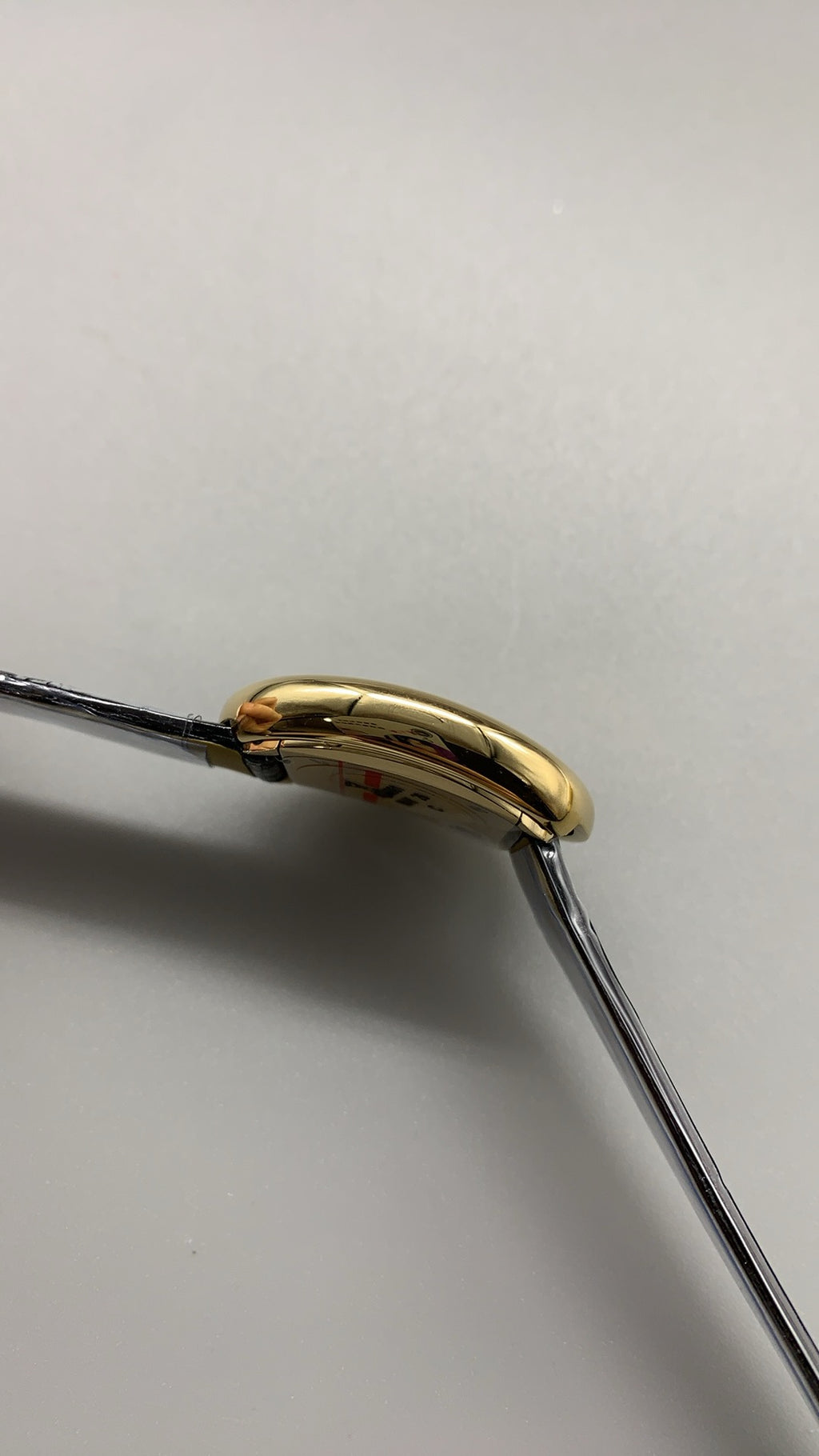 Cartier Baignoire | ขนาดเล็ก | ตัวเรือนรูปวงรี | สายหนัง | ควอตซ์