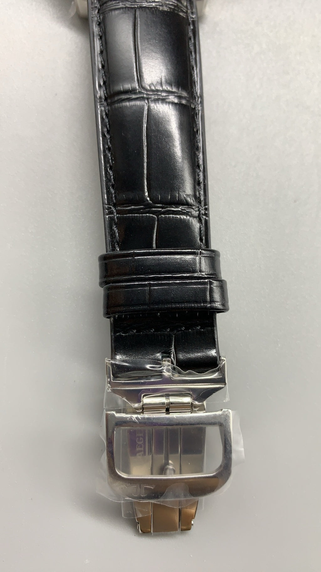 Jaeger-LeCoultre Master Geographic | 39MM | ตัวเรือนสแตนเลสสตีล | ฟังก์ชันเวลาโลก + เขตเวลาที่สอง | หน้าปัดสีเงิน | สายหนังจระเข้สีดำ | กลไกอัตโนมัติ Cal.939A/1