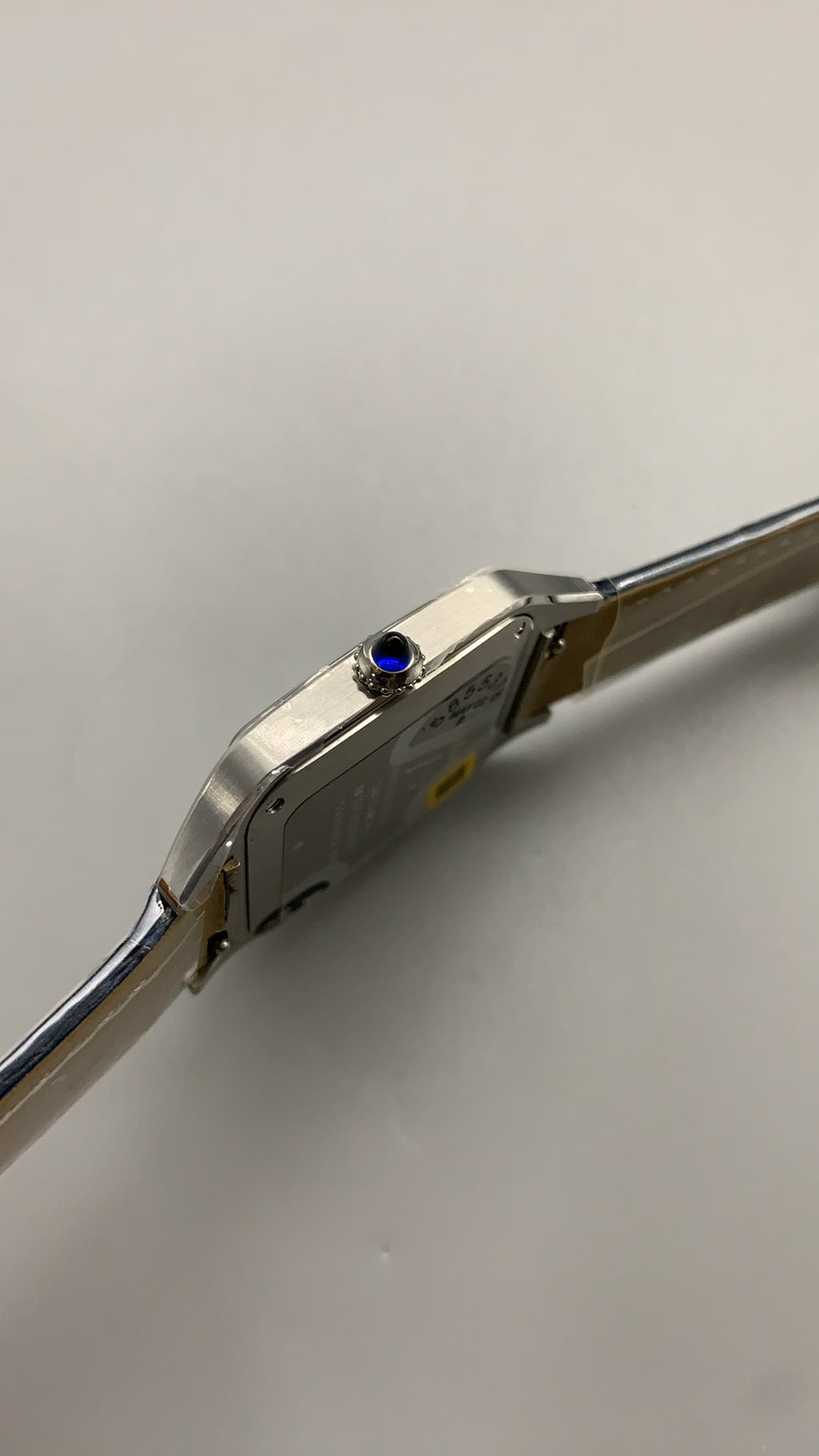 Cartier Tank Louis Dumont | ขนาดกลาง 43×31 มม. | สายหนัง | อัตโนมัติ