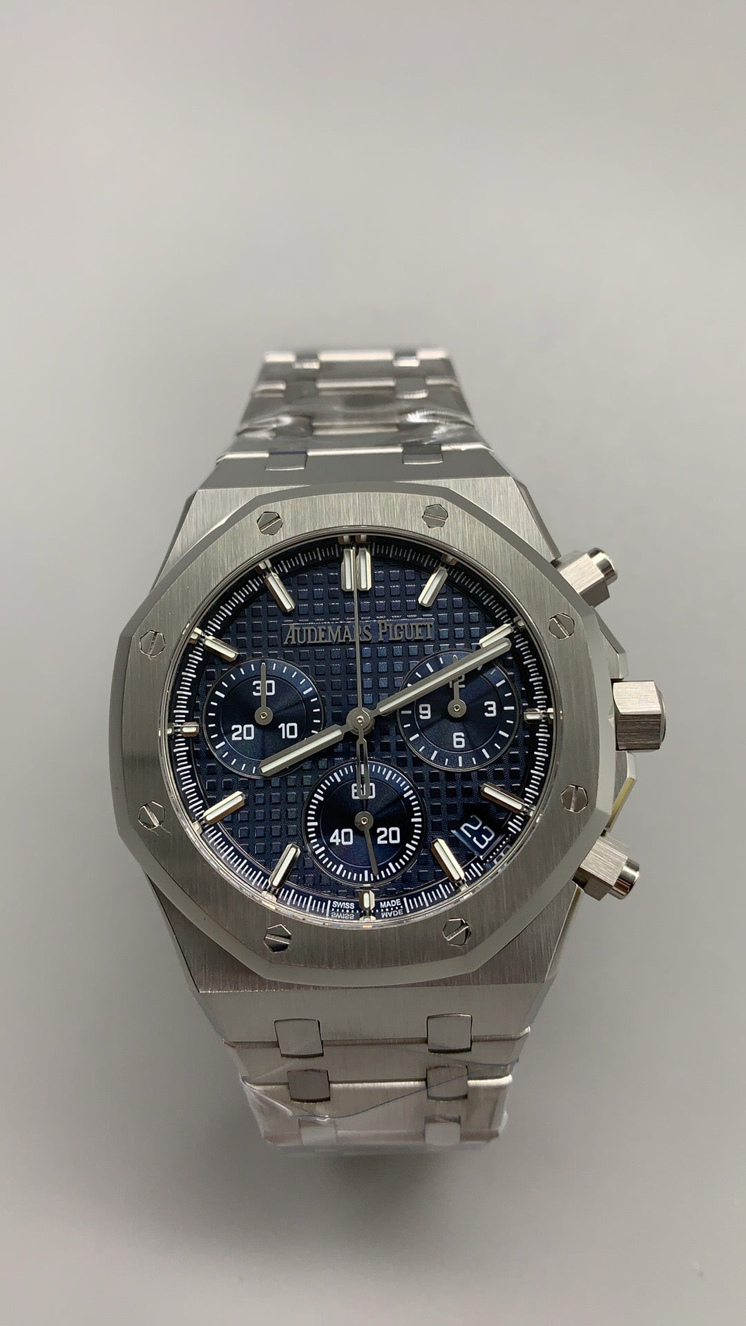 Audemars Piguet Royal Oak 26240ST | 41MM | ตัวเรือนสแตนเลสสตีล | หน้าปัดไล่เฉดสีน้ำเงิน | จับเวลา Chronograph | กลไกอัตโนมัติ Cal.4401
