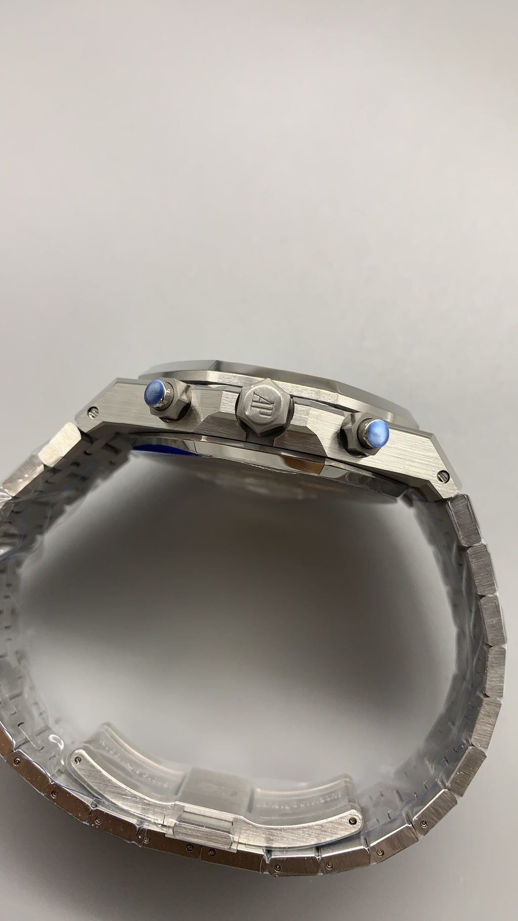 Audemars Piguet Royal Oak 26240ST | 41MM | ตัวเรือนสแตนเลสสตีล | หน้าปัดไล่เฉดสีน้ำเงิน | จับเวลา Chronograph | กลไกอัตโนมัติ Cal.4401