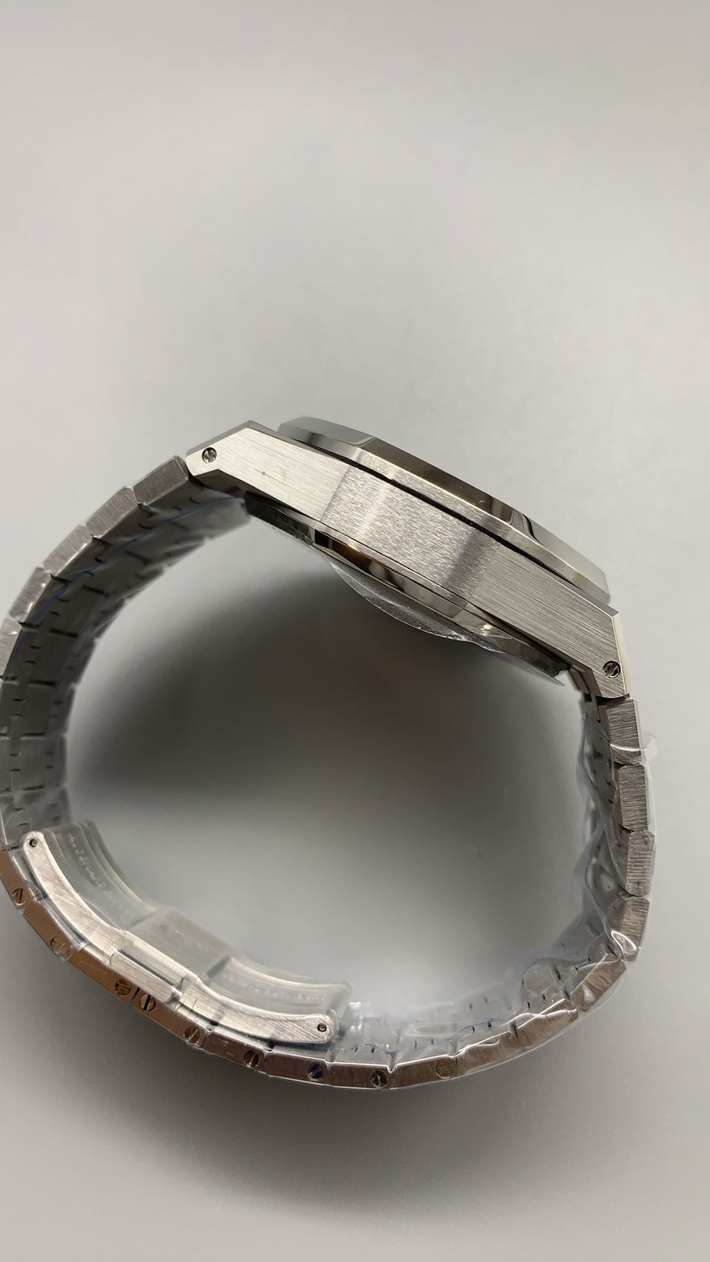 Audemars Piguet Royal Oak 26240ST | 41MM | ตัวเรือนสแตนเลสสตีล | หน้าปัดไล่เฉดสีน้ำเงิน | จับเวลา Chronograph | กลไกอัตโนมัติ Cal.4401