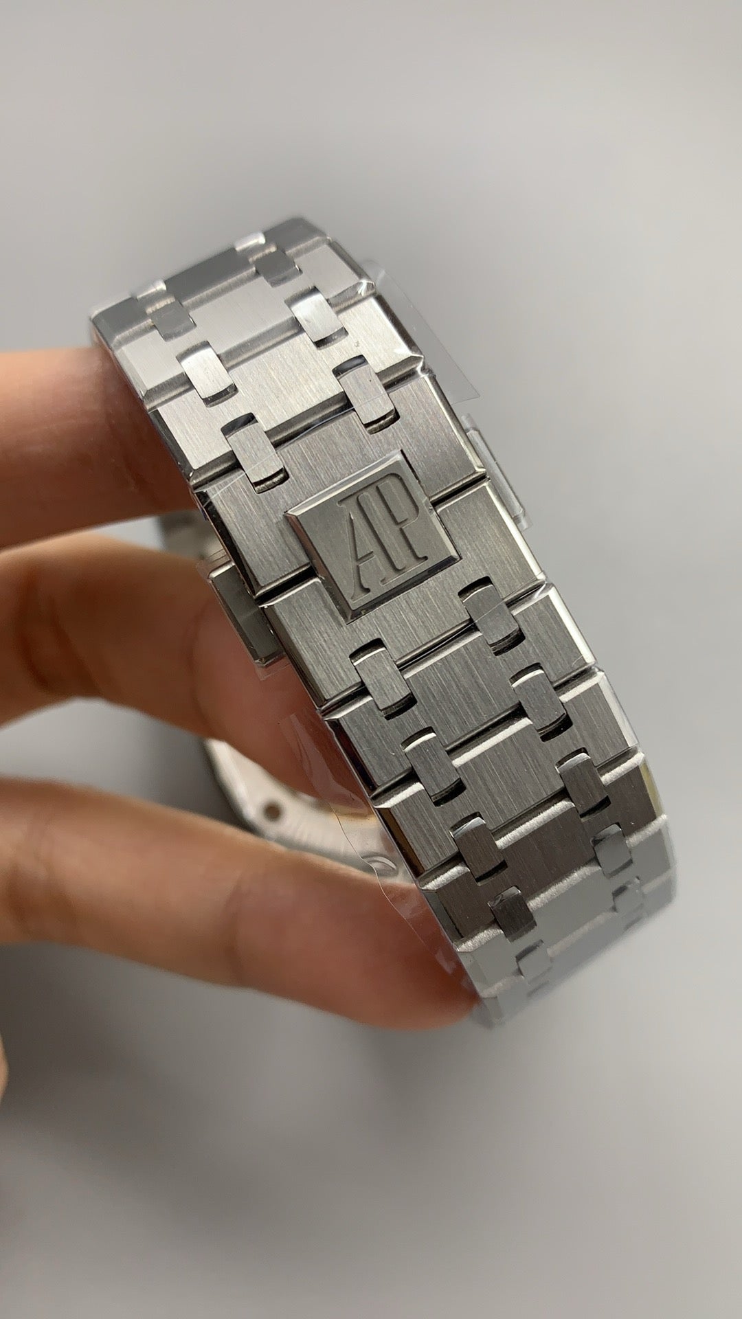 Audemars Piguet Royal Oak 26240ST | 41MM | ตัวเรือนสแตนเลสสตีล | หน้าปัดไล่เฉดสีน้ำเงิน | จับเวลา Chronograph | กลไกอัตโนมัติ Cal.4401