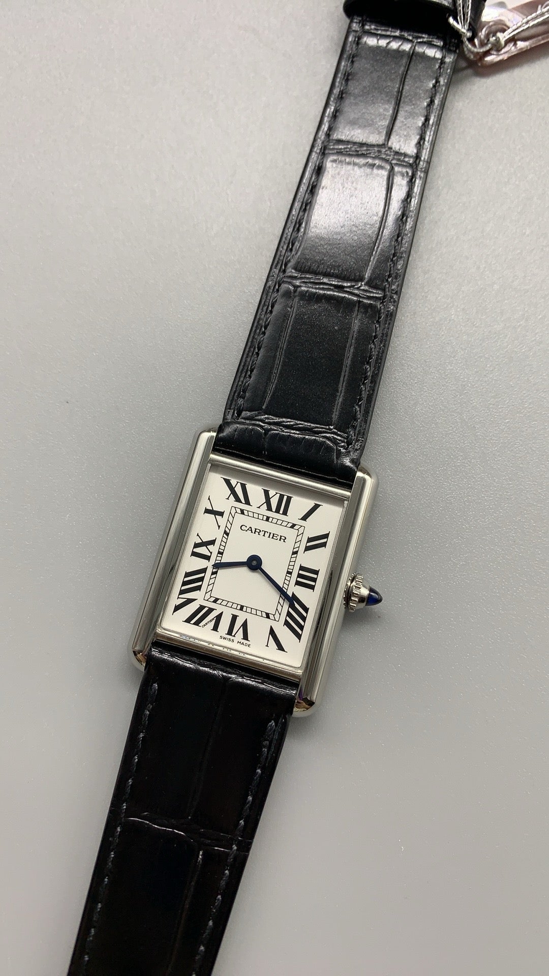 Cartier Tank | ขนาดกลาง (Medium) | สายหนัง | ควอตซ์
