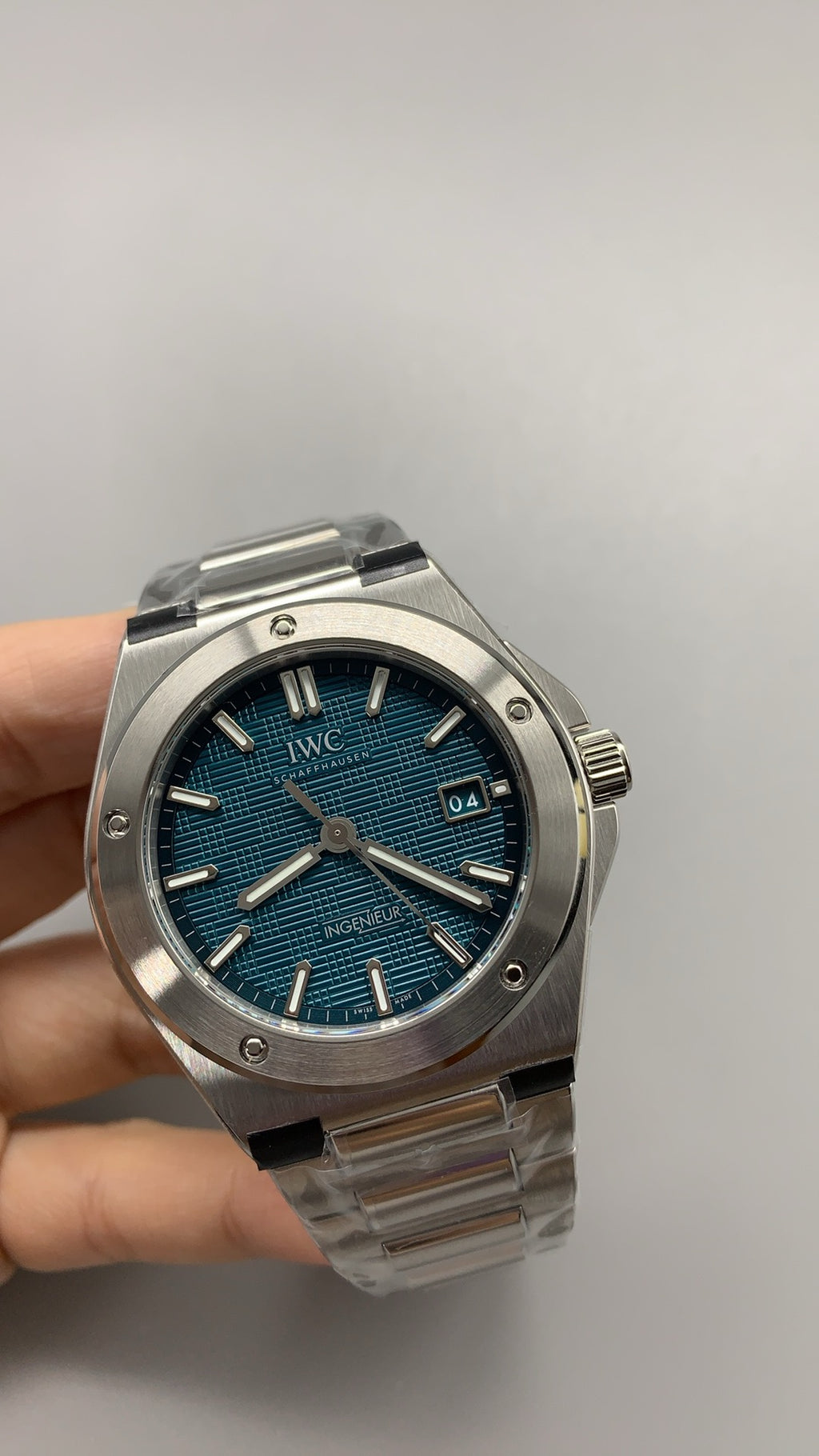 IWC Ingenieur Automatic 40 | 40MM | ตัวเรือนสแตนเลสสตีล | ฟังก์ชันวันที่ | หน้าปัดสีเขียว | สายเหล็กสแตนเลส | กลไกอัตโนมัติ Cal.32111