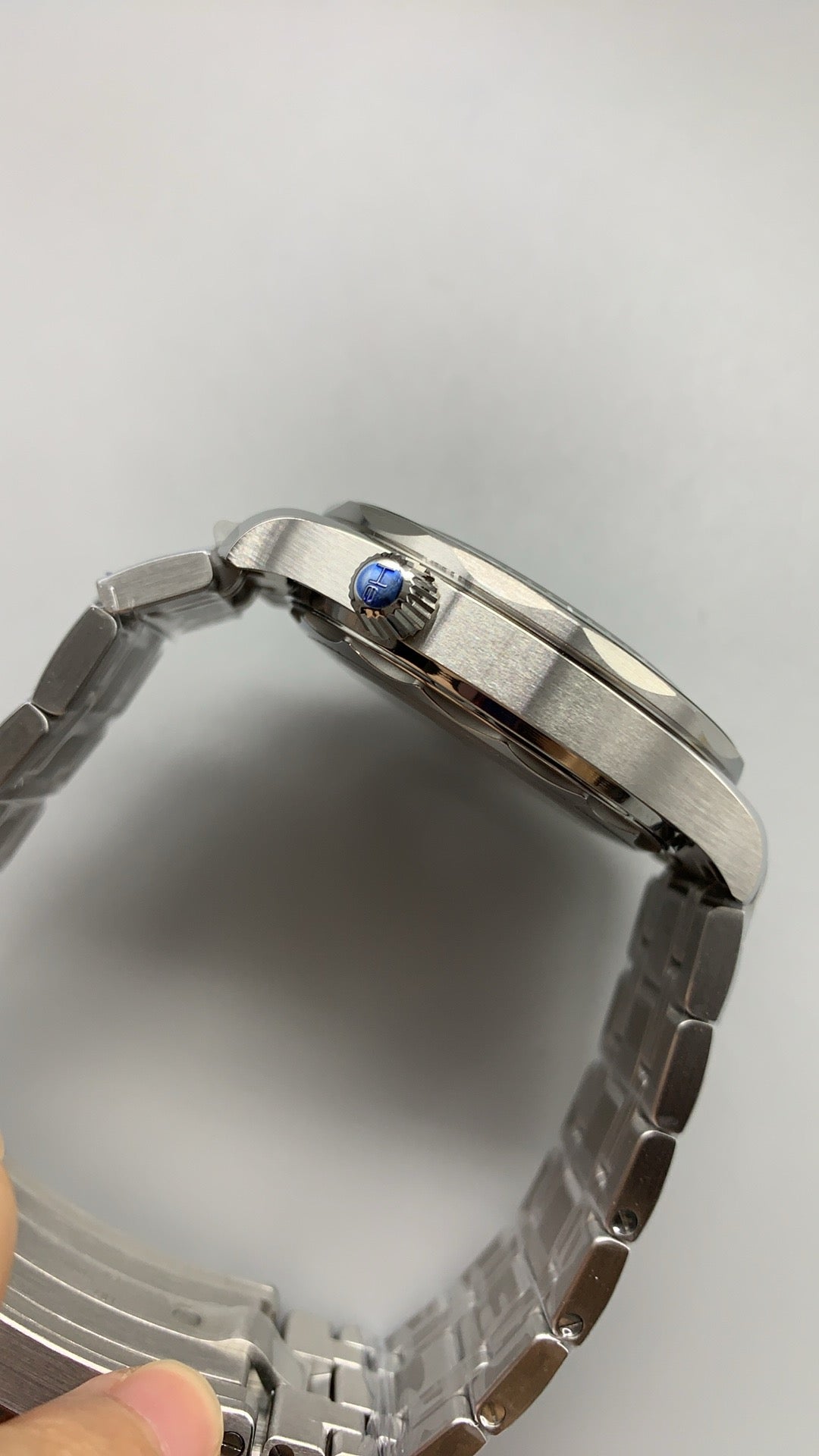 Omega Seamaster Diver 300M 42MM | กลไกอัตโนมัติ Co-Axial Master Chronometer ขนาดตัวเรือน: 42 มม.