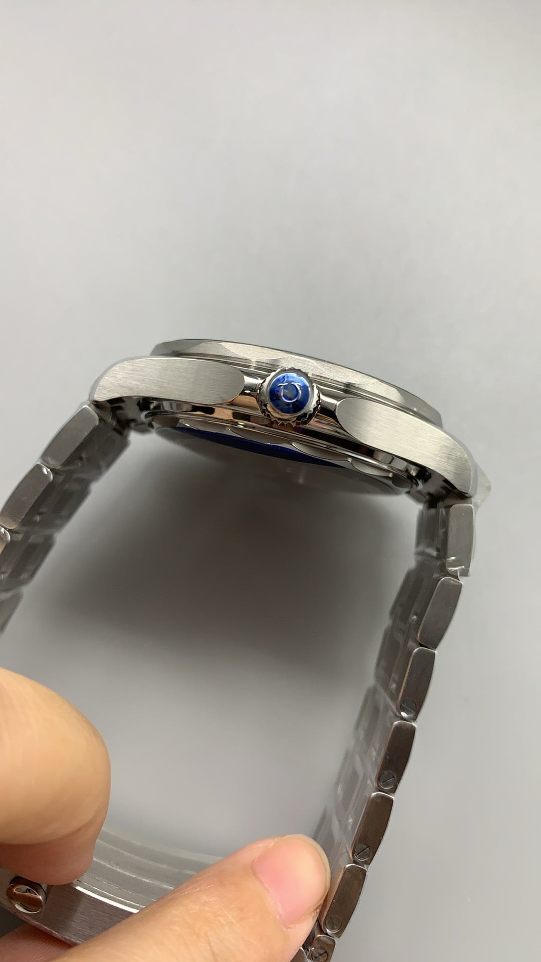 Omega Seamaster Diver 300M 42MM | กลไกอัตโนมัติ Co-Axial Master Chronometer ขนาดตัวเรือน: 42 มม.