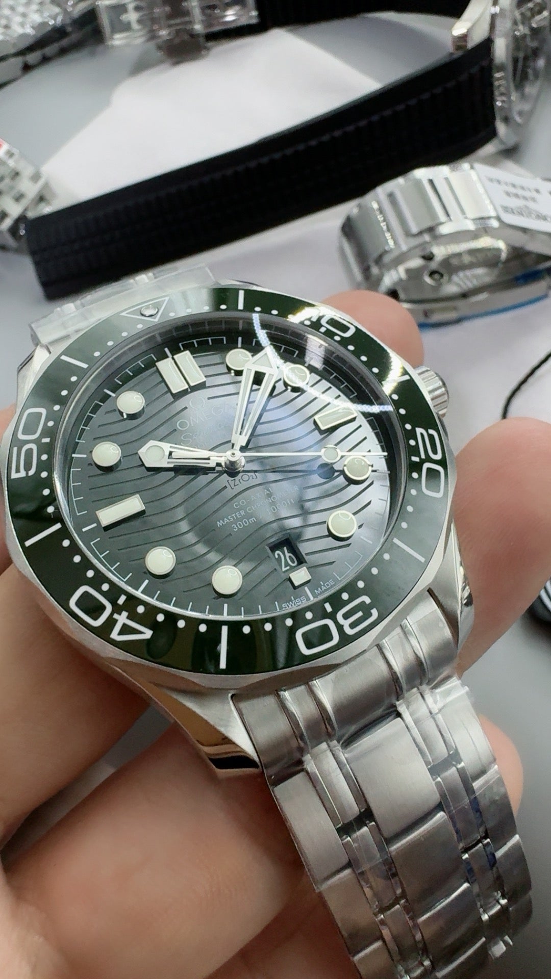 Omega Seamaster Diver 300M 42MM | กลไกอัตโนมัติ Co-Axial Master Chronometer ขนาดตัวเรือน: 42 มม.