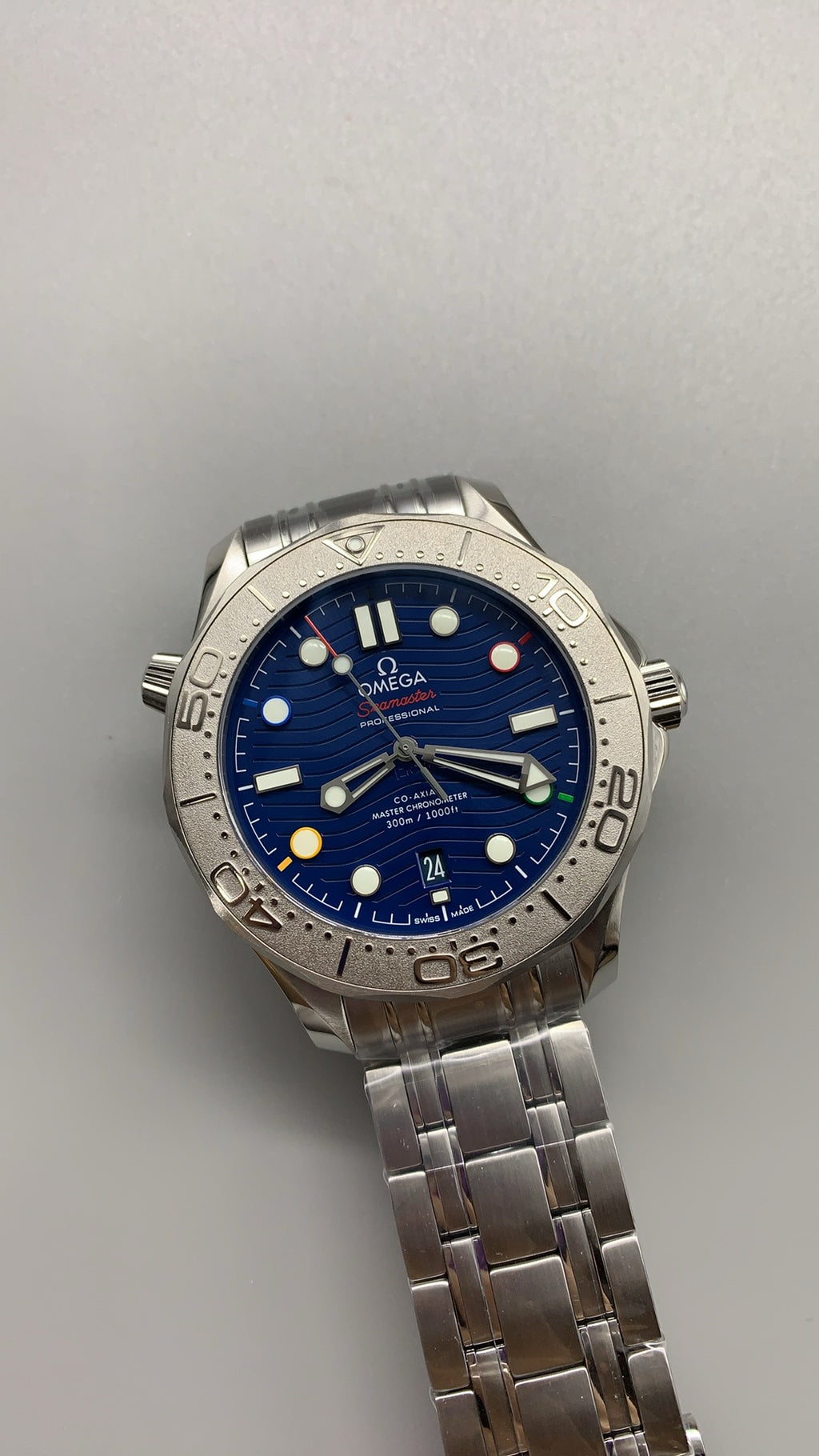 Omega Seamaster Diver 300M 42MM | กลไกอัตโนมัติ Co-Axial Master Chronometer ขนาดตัวเรือน: 42 มม.