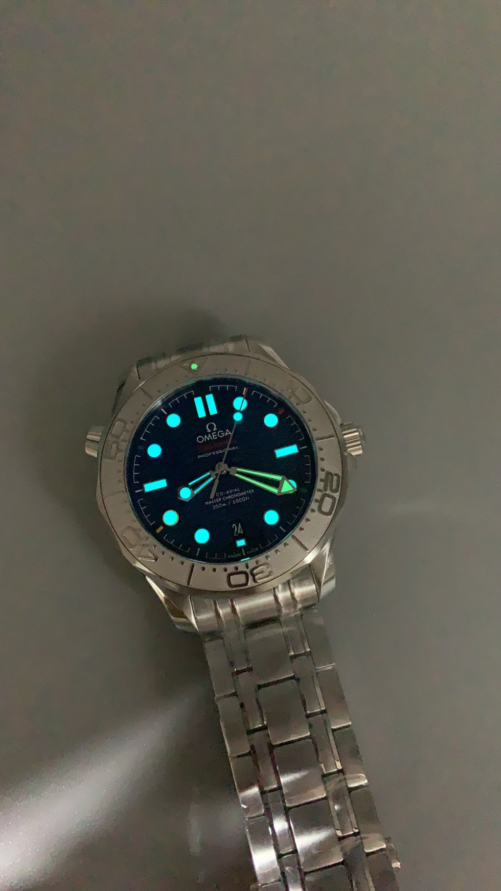 Omega Seamaster Diver 300M 42MM | กลไกอัตโนมัติ Co-Axial Master Chronometer ขนาดตัวเรือน: 42 มม.