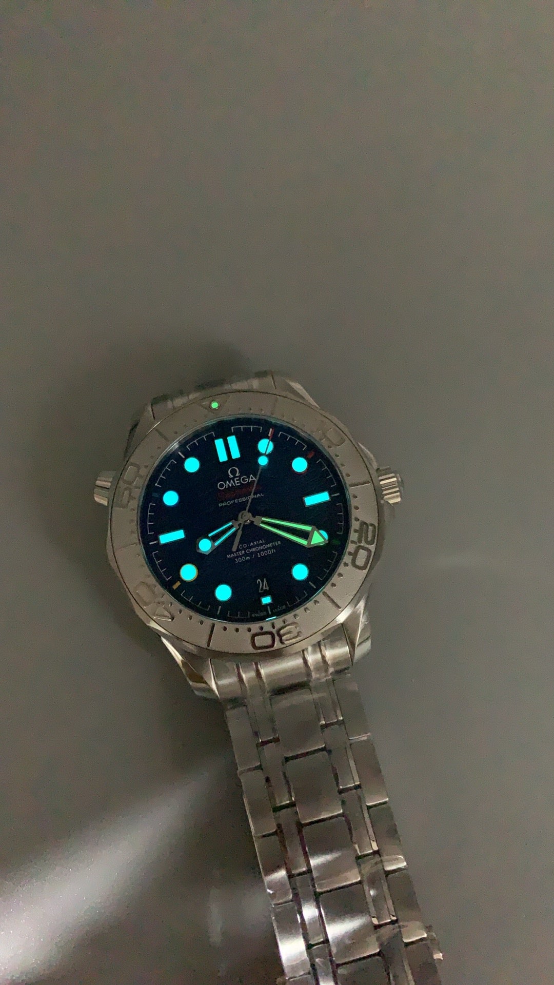 Omega Seamaster Diver 300M 42MM | กลไกอัตโนมัติ Co-Axial Master Chronometer ขนาดตัวเรือน: 42 มม.