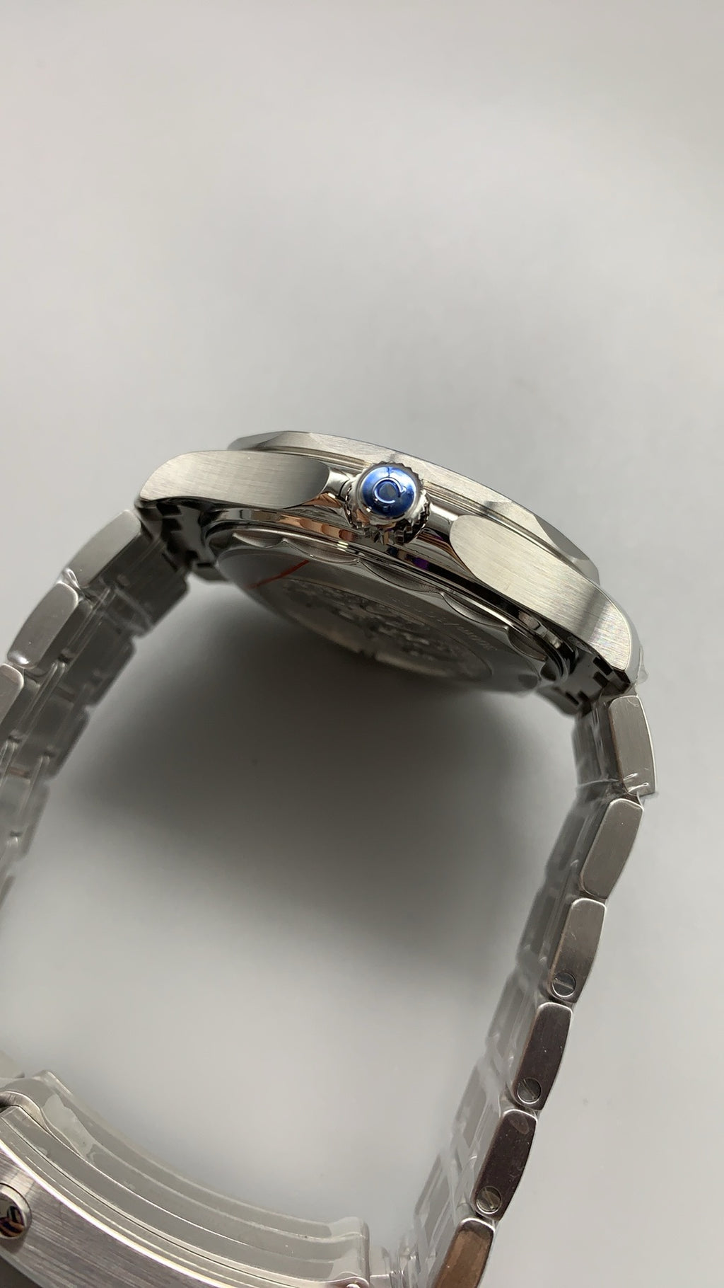 Omega Seamaster Diver 300M 41MM | กลไกอัตโนมัติ Co-Axial Master Chronometer ขนาดตัวเรือน: 41 มม.