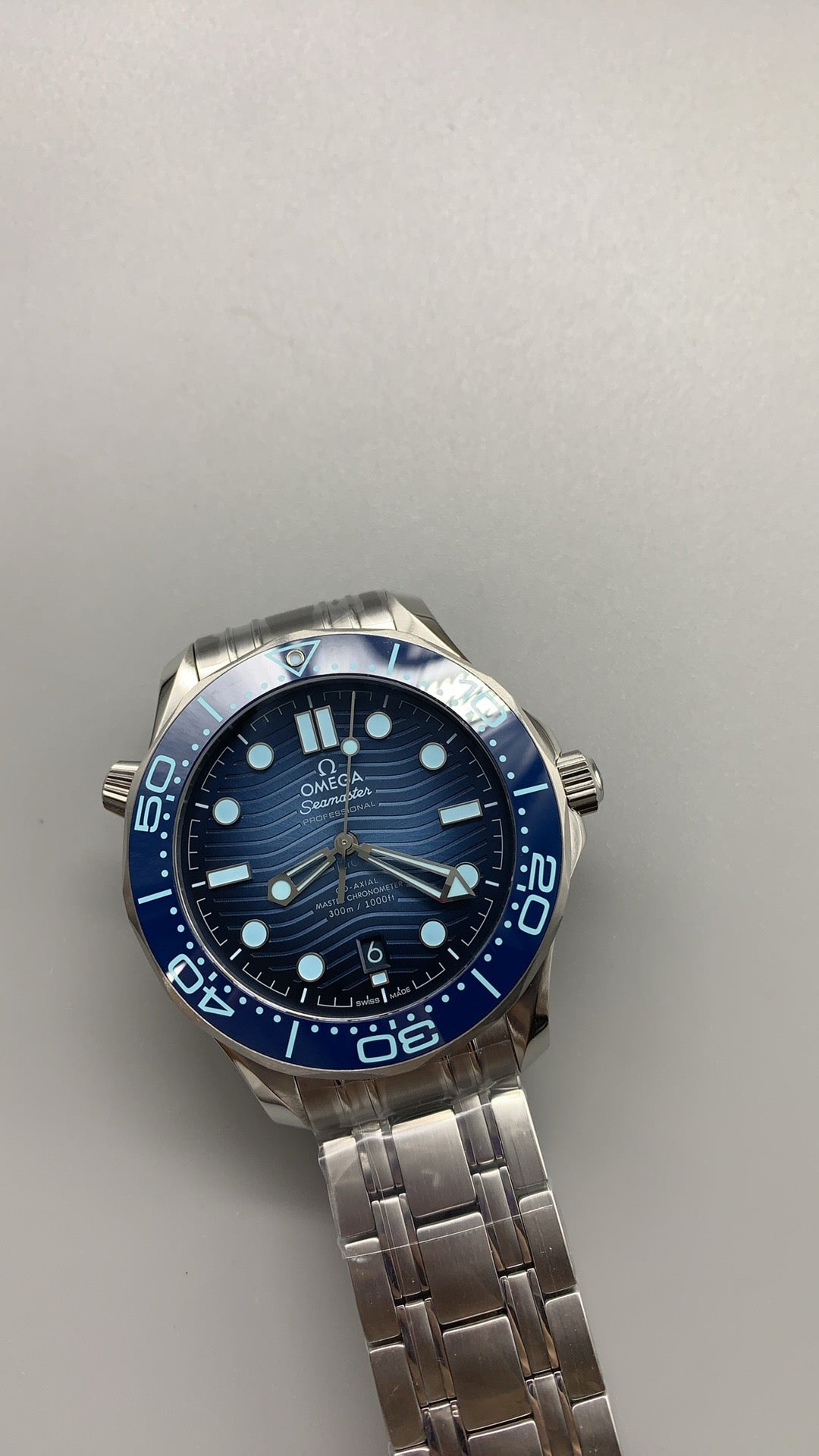 Omega Seamaster Diver 300M 41MM | กลไกอัตโนมัติ Co-Axial Master Chronometer ขนาดตัวเรือน: 41 มม.