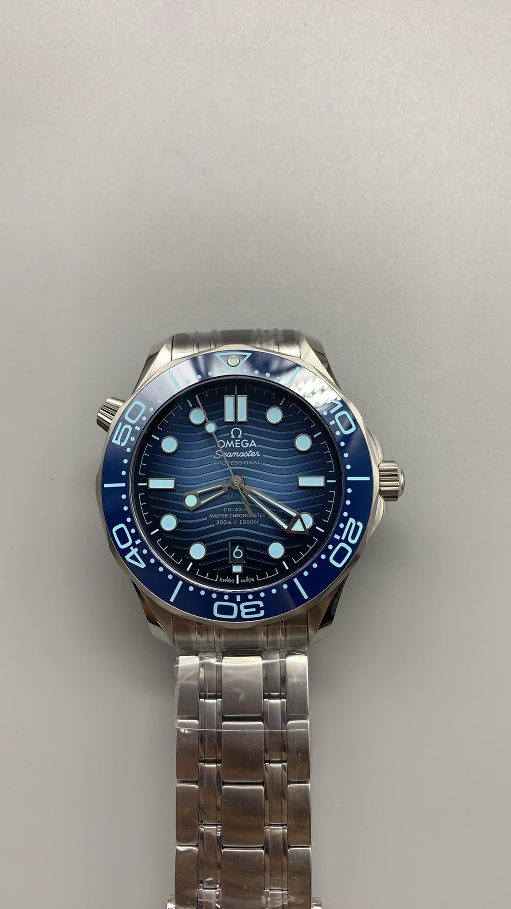 Omega Seamaster Diver 300M 41MM | กลไกอัตโนมัติ Co-Axial Master Chronometer ขนาดตัวเรือน: 41 มม.