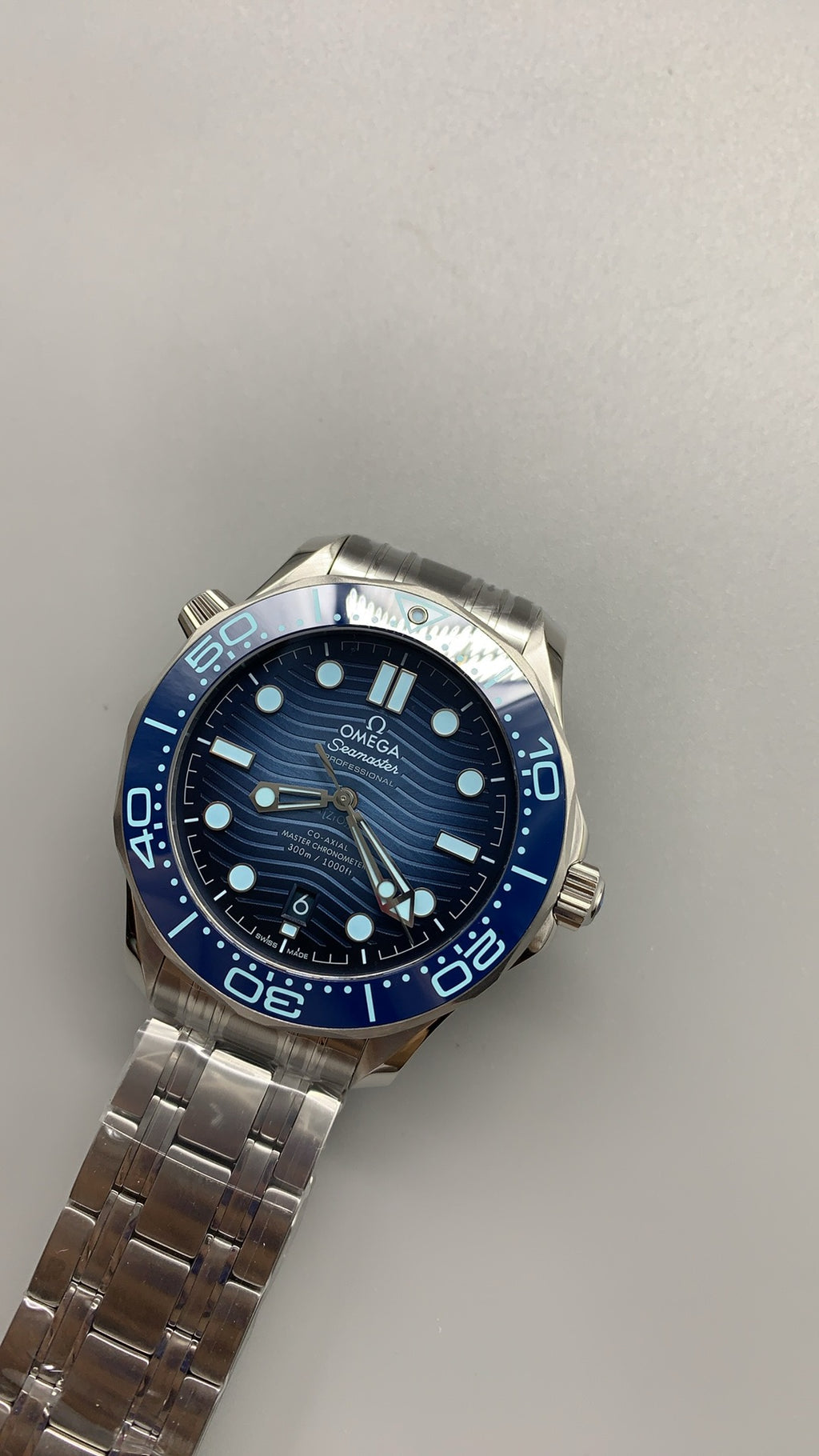 Omega Seamaster Diver 300M 41MM | กลไกอัตโนมัติ Co-Axial Master Chronometer ขนาดตัวเรือน: 41 มม.