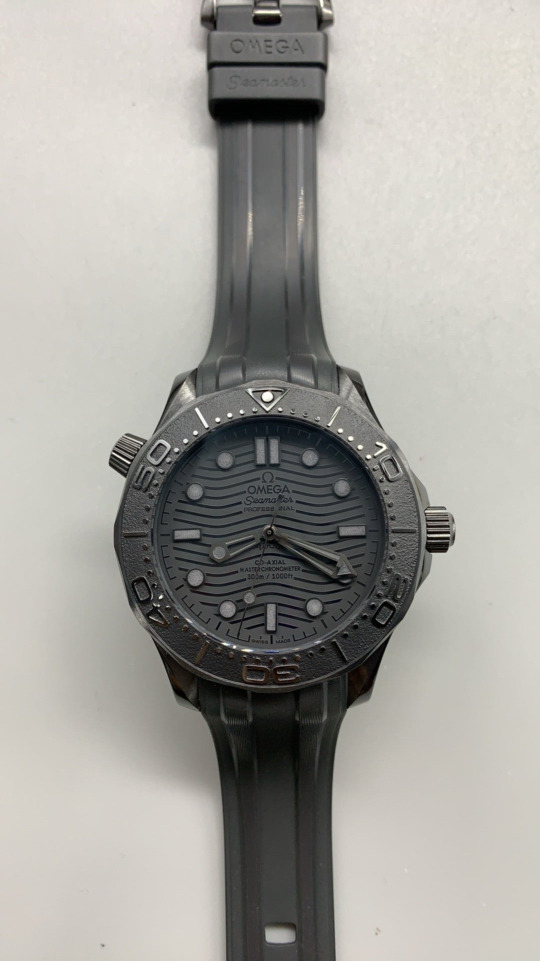 Omega Seamaster Diver 300M 43.5MM | กลไกอัตโนมัติ Co-Axial Master Chronometer ขนาดตัวเรือน: 43.5 มม.