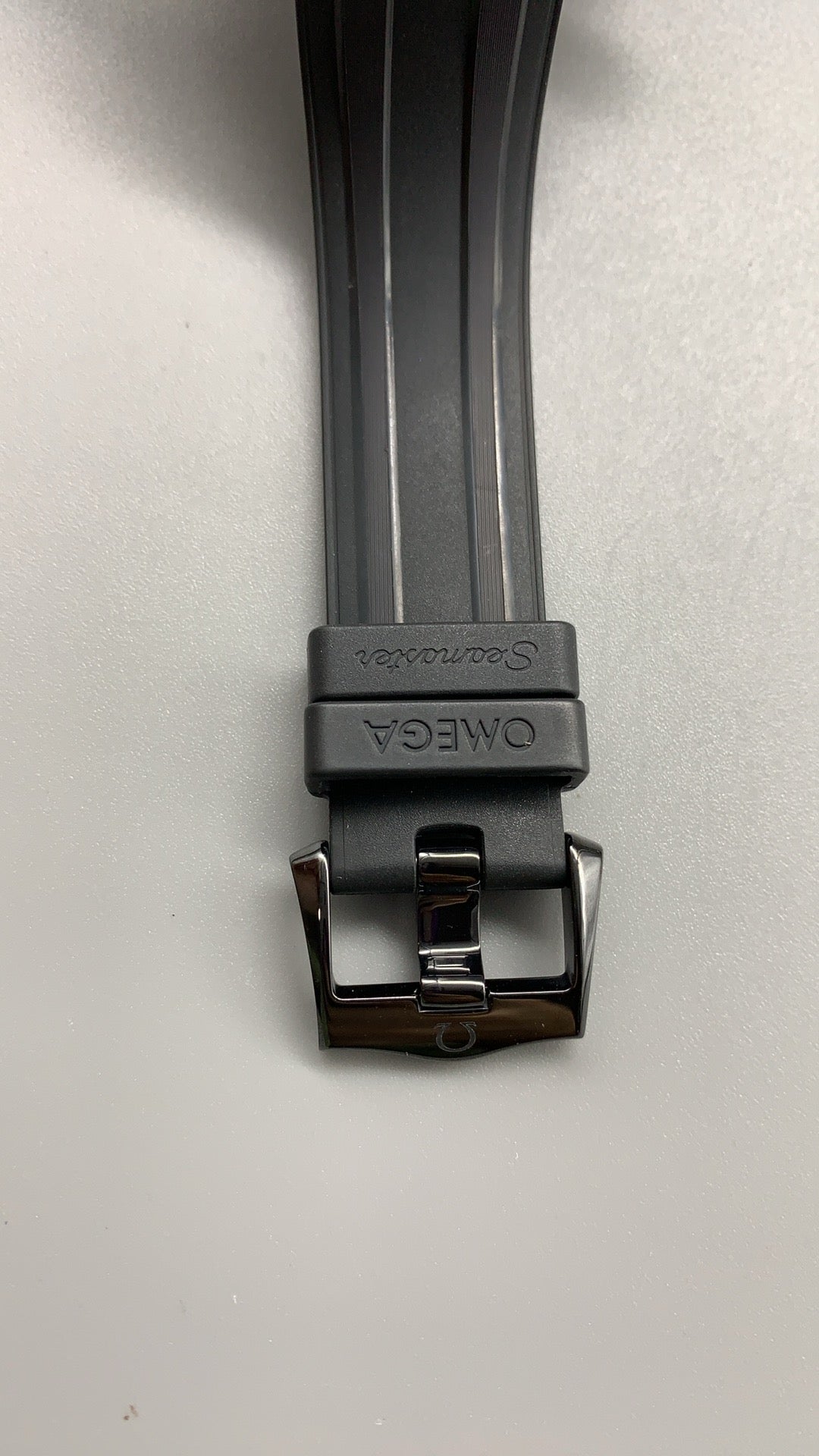 Omega Seamaster Diver 300M 43.5MM | กลไกอัตโนมัติ Co-Axial Master Chronometer ขนาดตัวเรือน: 43.5 มม.