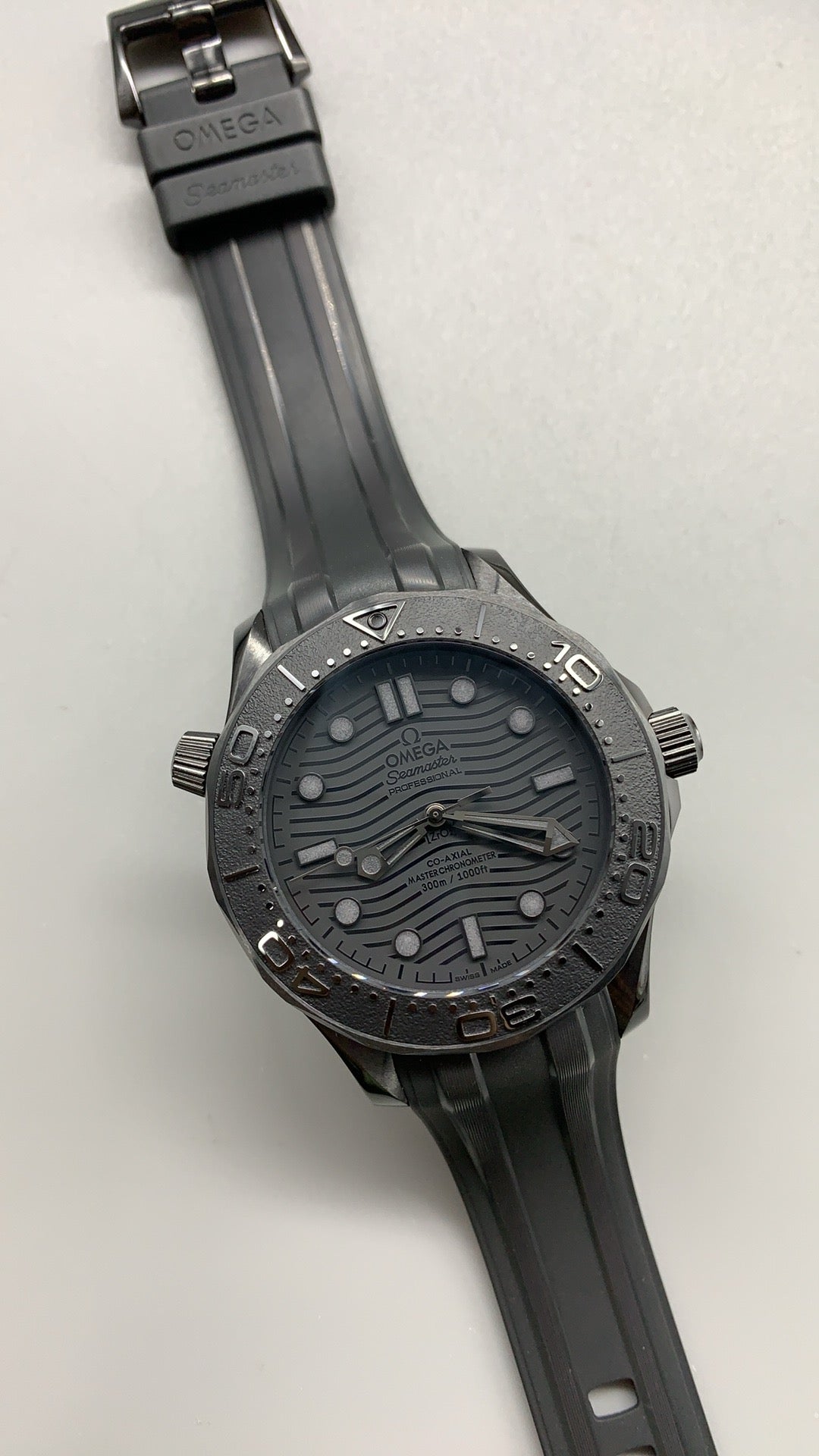 Omega Seamaster Diver 300M 43.5MM | กลไกอัตโนมัติ Co-Axial Master Chronometer ขนาดตัวเรือน: 43.5 มม.