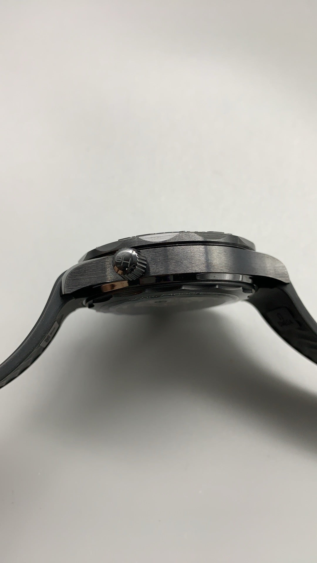 Omega Seamaster Diver 300M 43.5MM | กลไกอัตโนมัติ Co-Axial Master Chronometer ขนาดตัวเรือน: 43.5 มม.