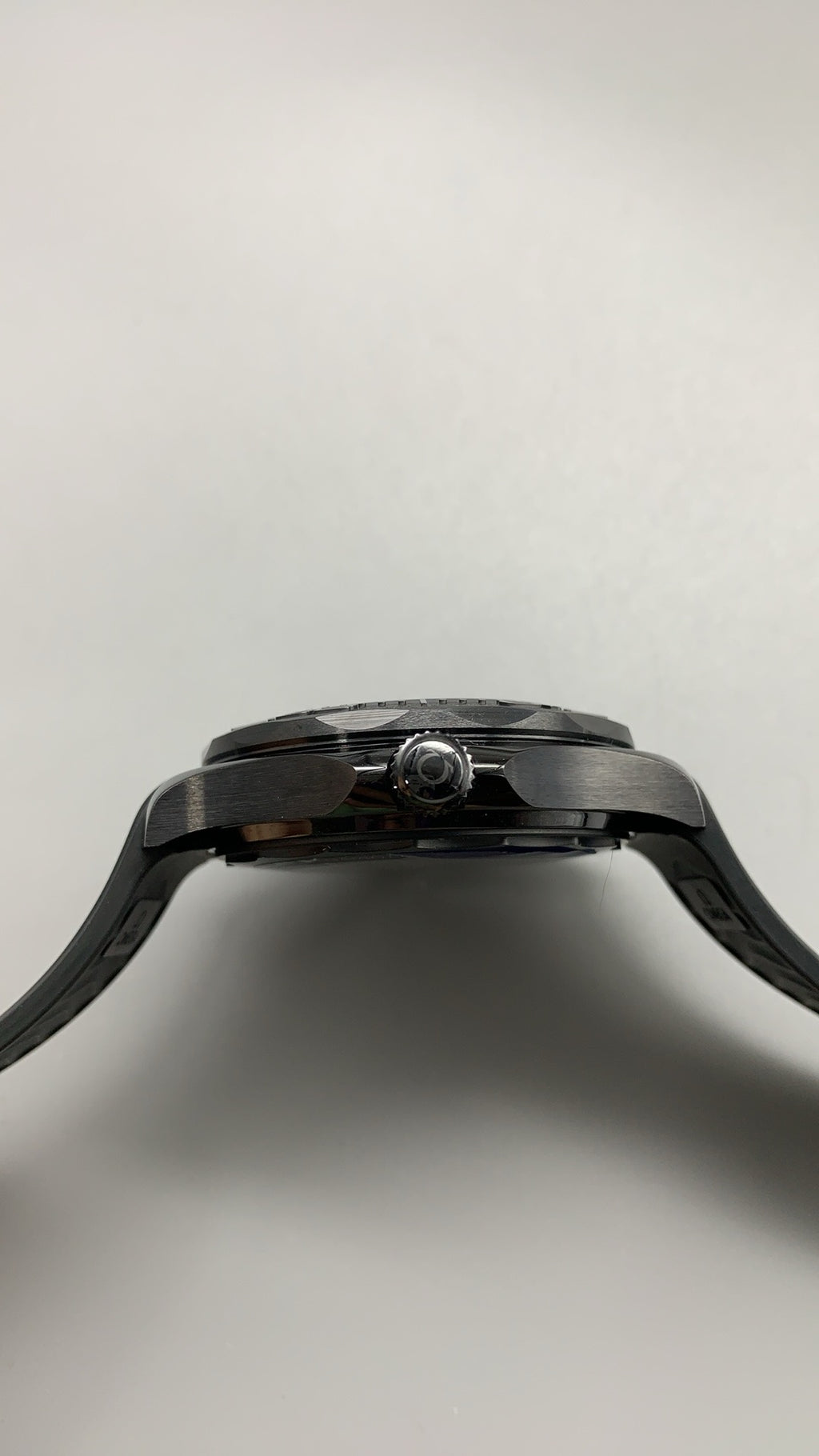 Omega Seamaster Diver 300M 43.5MM | กลไกอัตโนมัติ Co-Axial Master Chronometer ขนาดตัวเรือน: 43.5 มม.