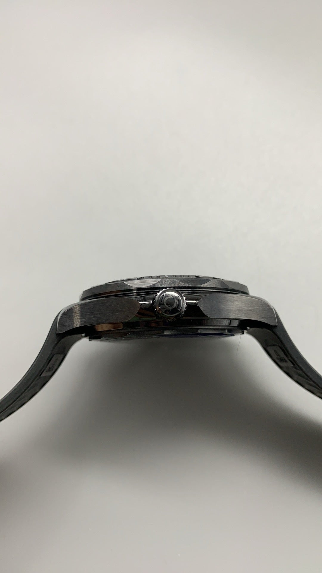 Omega Seamaster Diver 300M 43.5MM | กลไกอัตโนมัติ Co-Axial Master Chronometer ขนาดตัวเรือน: 43.5 มม.