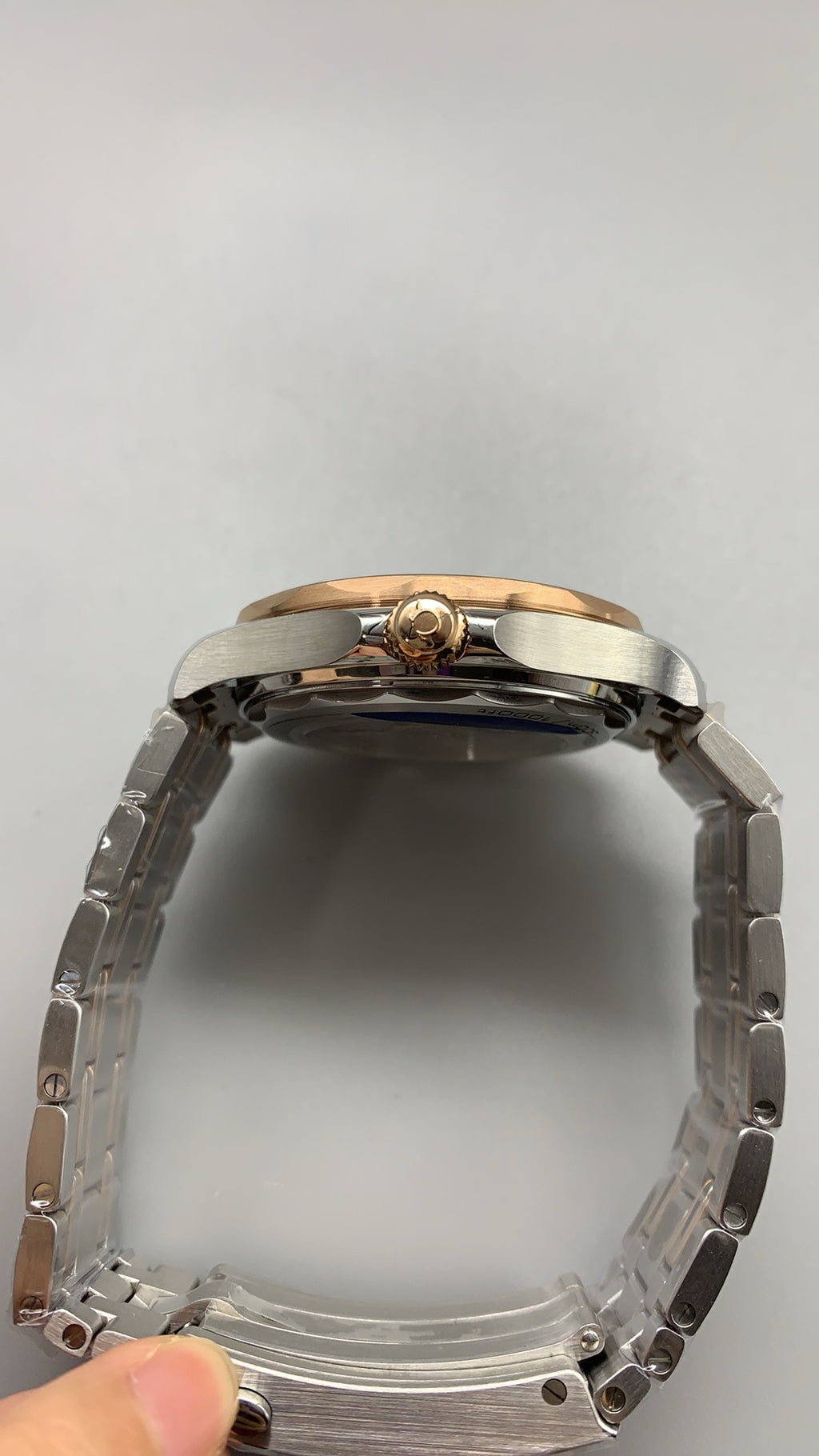 Omega Seamaster Diver 300M 42MM | กลไกอัตโนมัติ Co-Axial Master Chronometer ขนาดตัวเรือน: 42 มม.