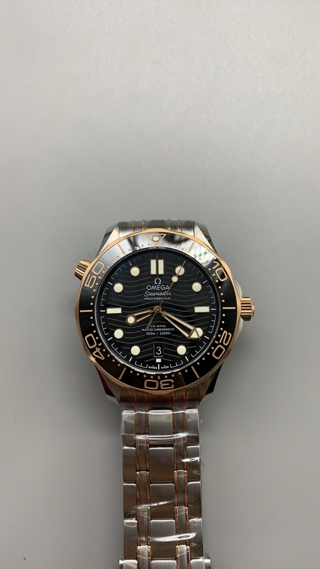 Omega Seamaster Diver 300M 42MM | กลไกอัตโนมัติ Co-Axial Master Chronometer ขนาดตัวเรือน: 42 มม.