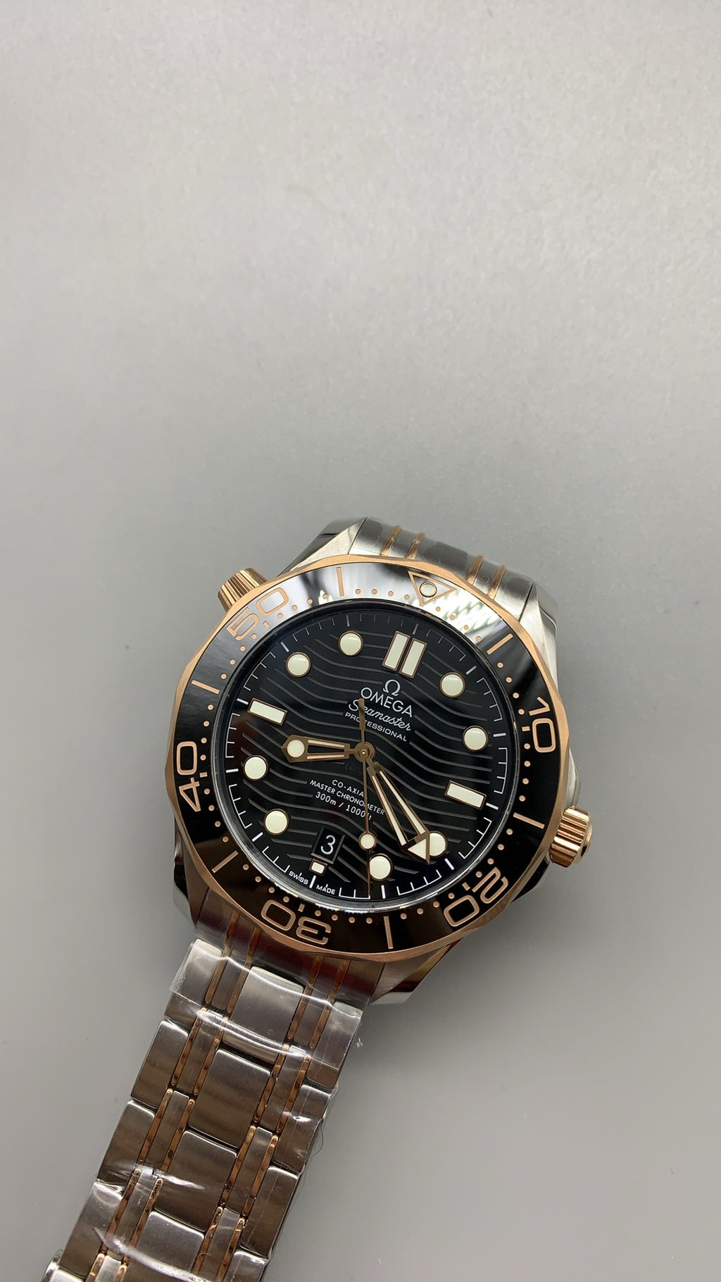 Omega Seamaster Diver 300M 42MM | กลไกอัตโนมัติ Co-Axial Master Chronometer ขนาดตัวเรือน: 42 มม.