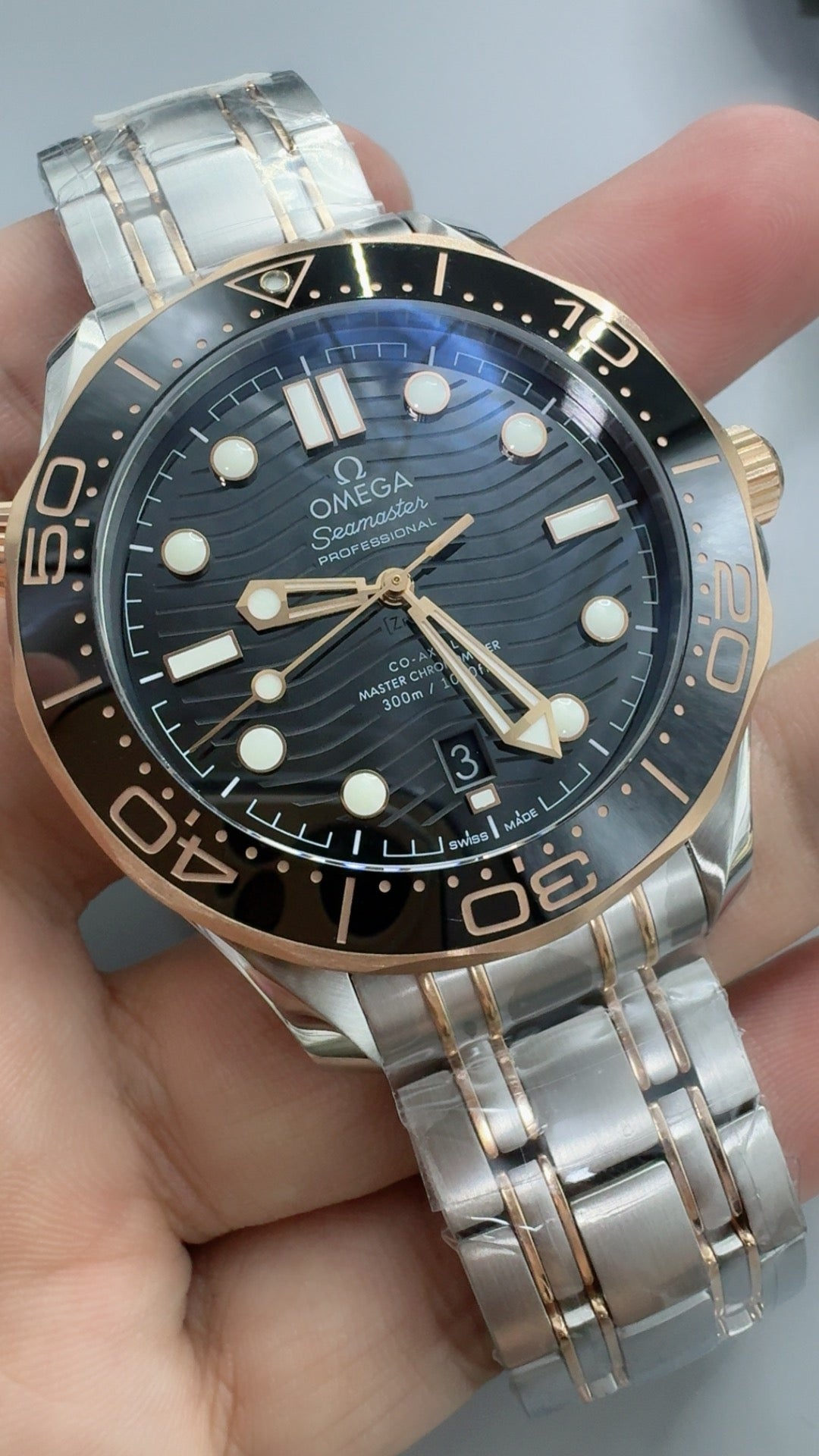 Omega Seamaster Diver 300M 42MM | กลไกอัตโนมัติ Co-Axial Master Chronometer ขนาดตัวเรือน: 42 มม.