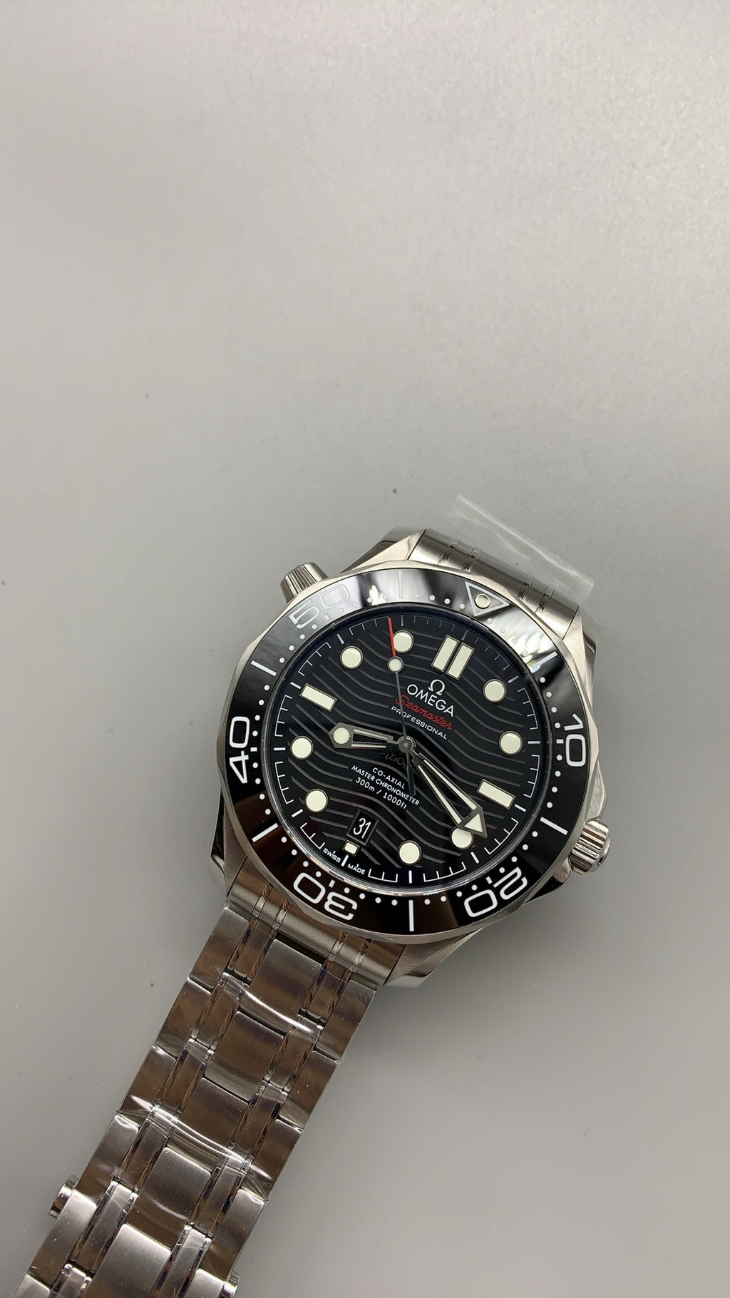 Omega Seamaster Diver 300M 42MM | กลไกอัตโนมัติ Co-Axial Master Chronometer ขนาดตัวเรือน: 42 มม.